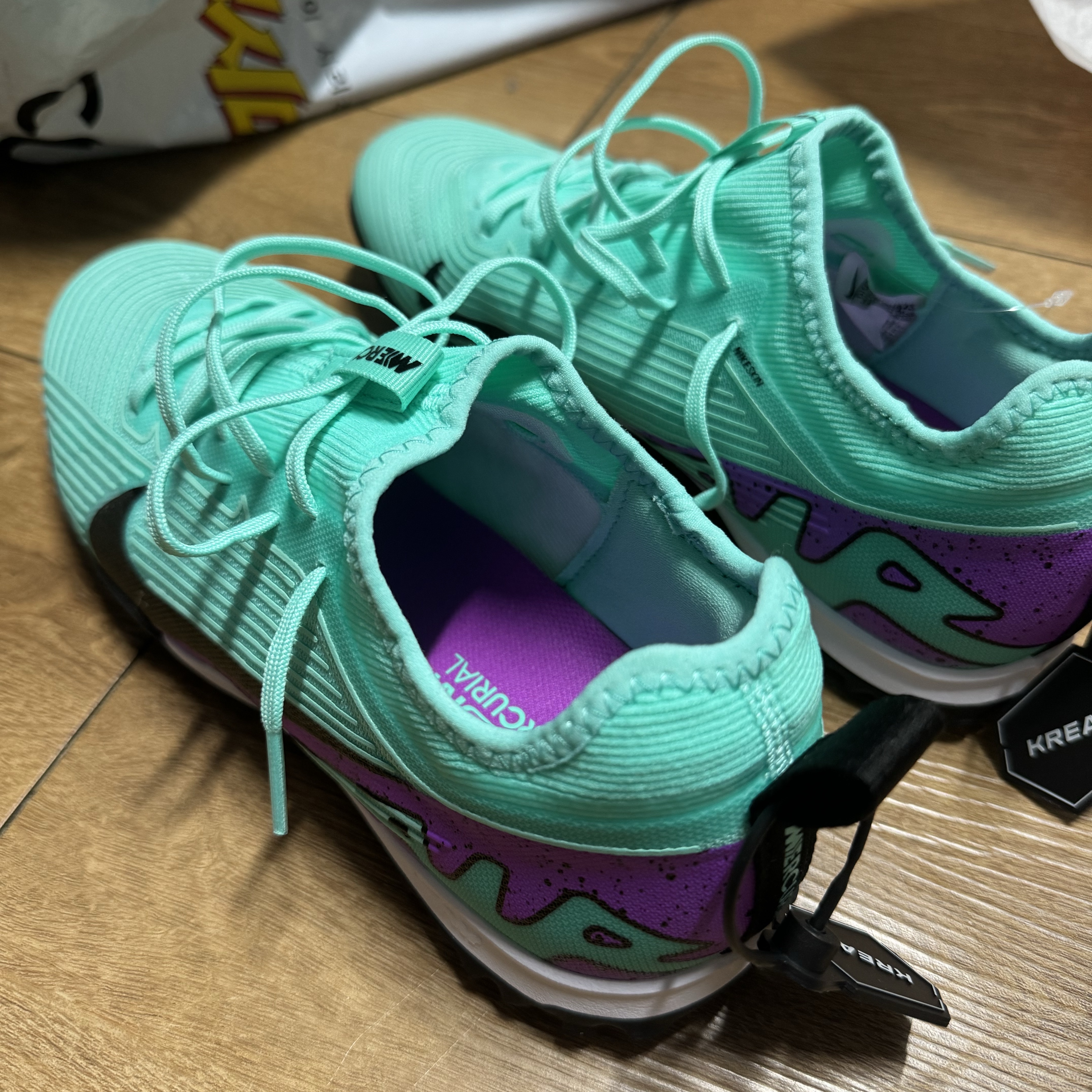 Nike Zoom Mercurial Vapor 15 Pro TF Hyper Turquoise Fuchsia Dream 착용 스타일 - 1