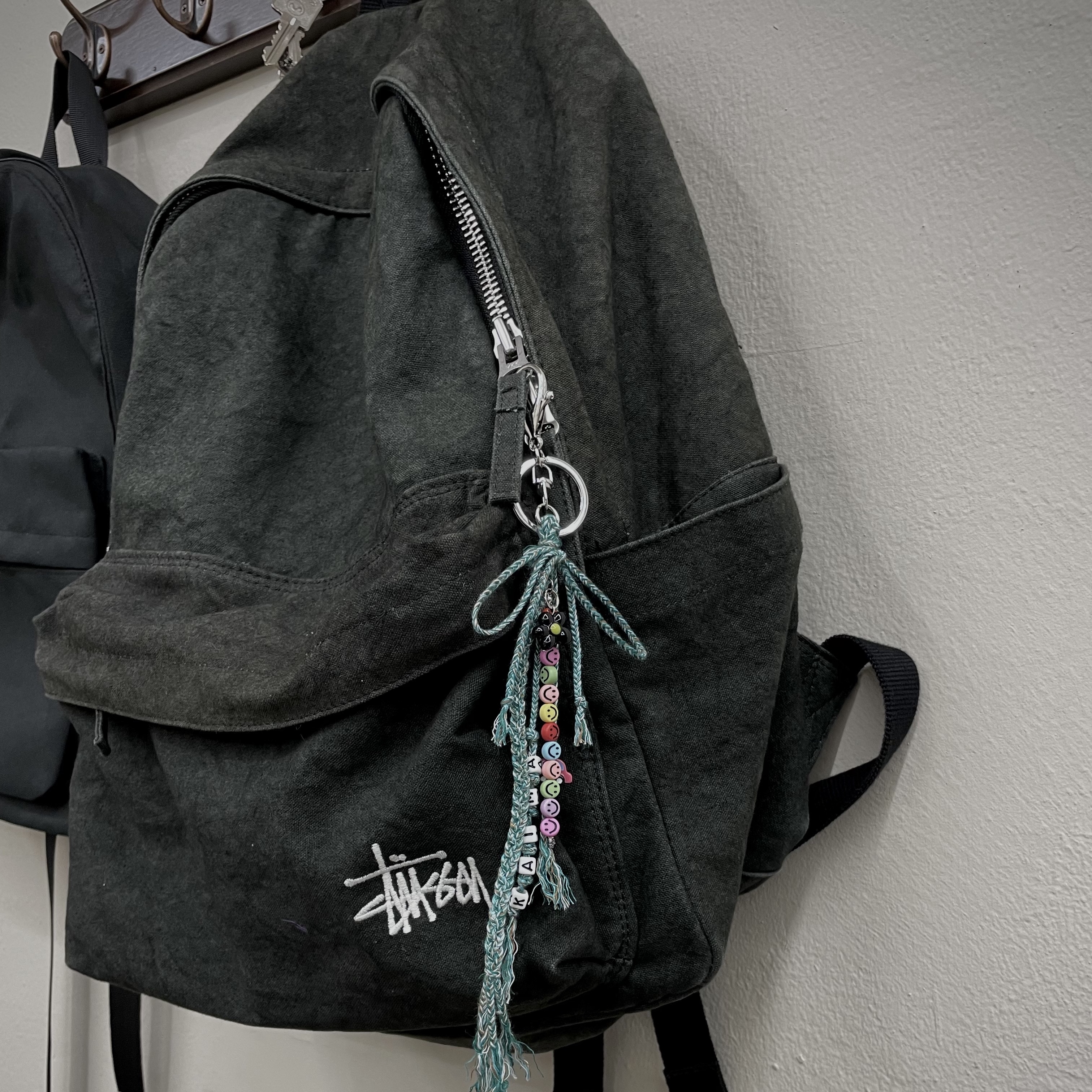 Stussy Canvas Backpack Washed Black 착용 스타일