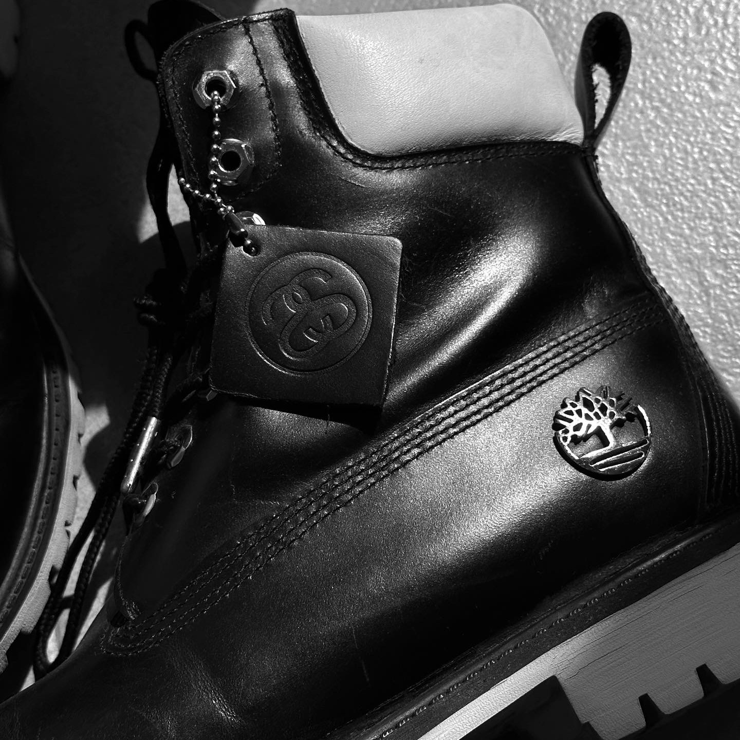 Timberland x Stussy 6 Inch Zip Boot Wheat - Medium, Stussy Black Star T-Shirt Black 착용 스타일 - 1