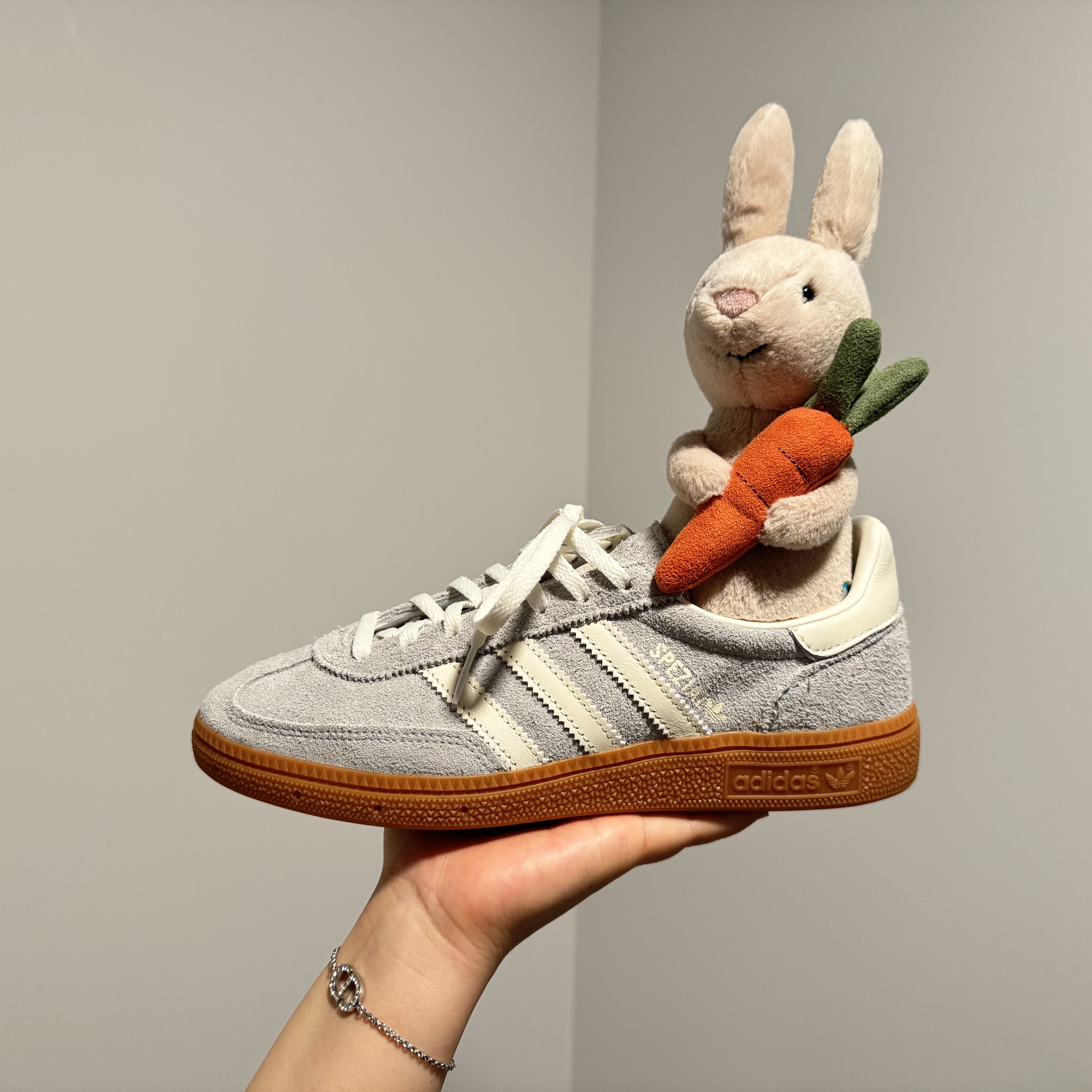 (W) Adidas Spezial Handball Wonder Silver Off White 착용 스타일