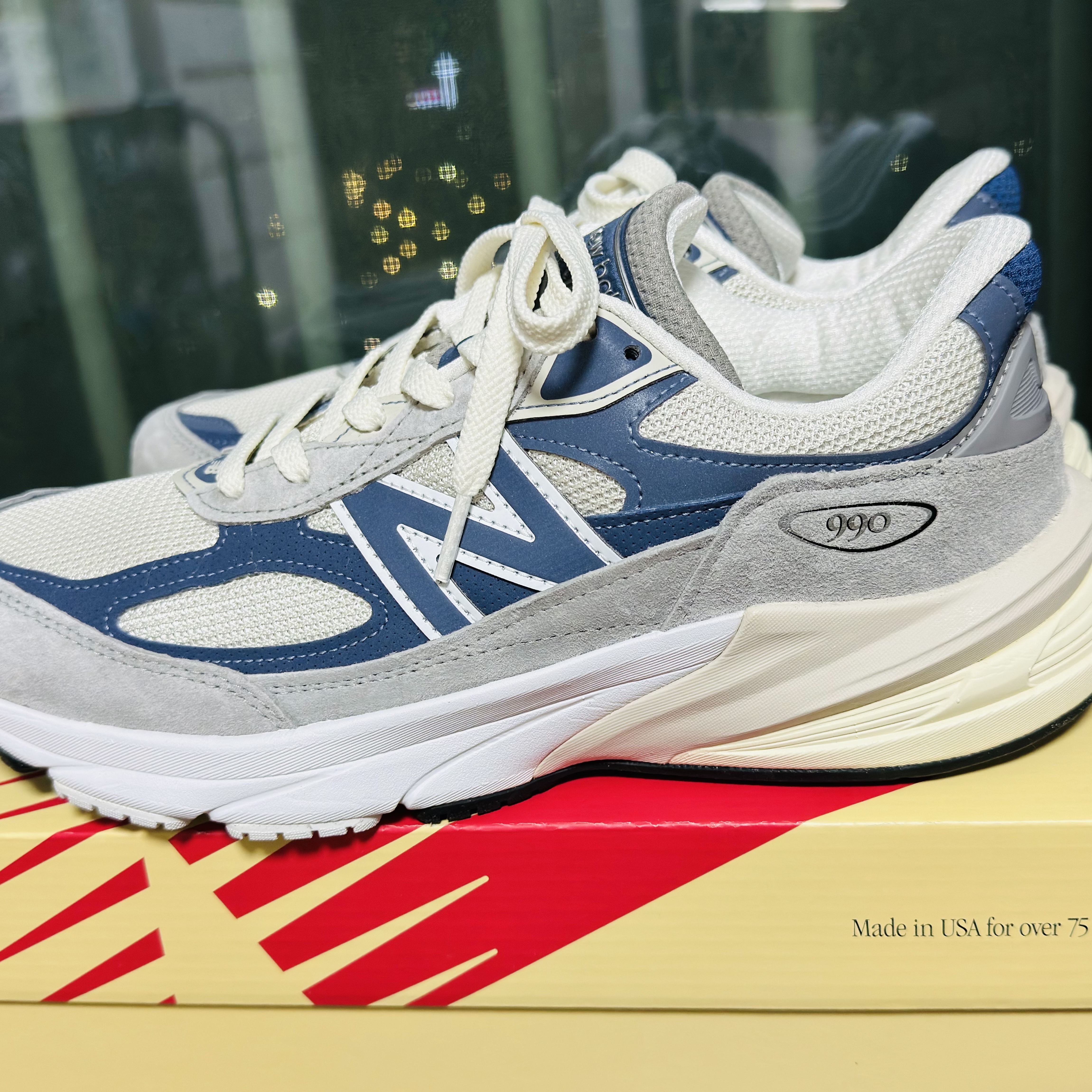 New Balance 990v6 Made in USA Gray Suede 착용 스타일 - 4