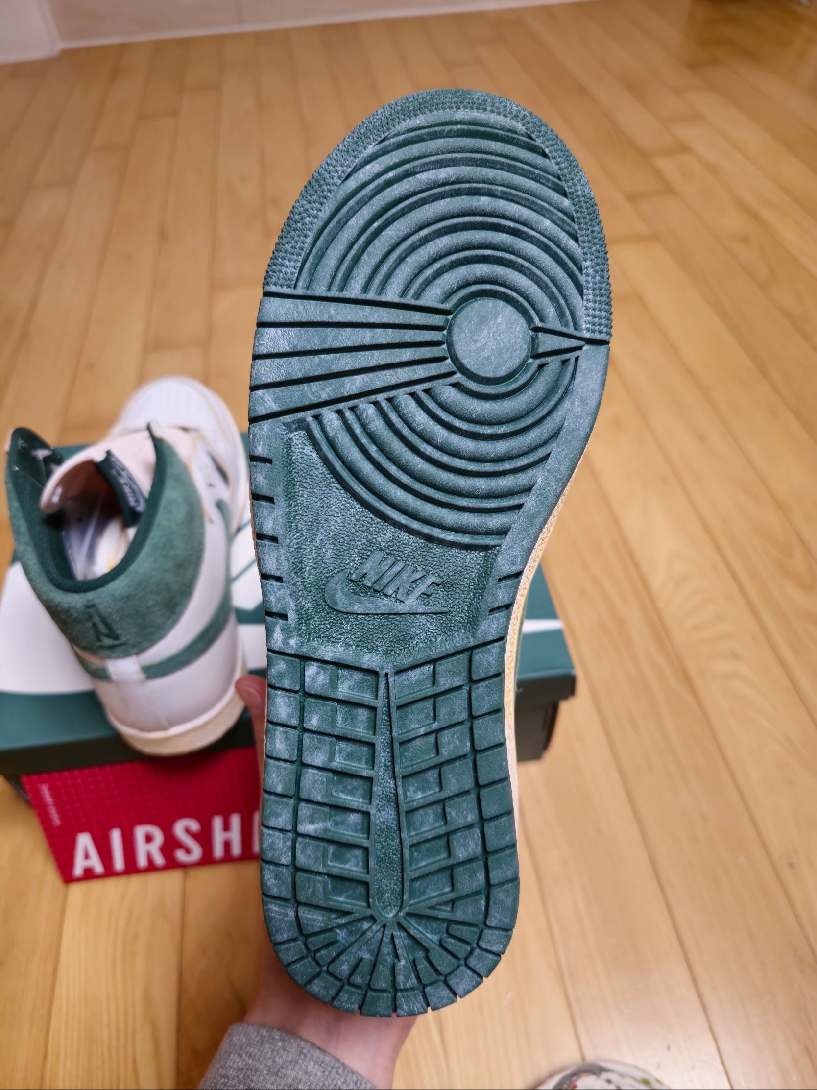 Jordan x A Ma Maniere Air Ship Green Stone 착용 스타일 - 4