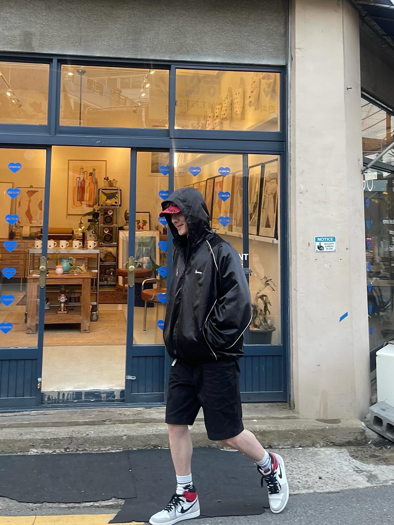 Supreme Satin Hooded Track Jacket Black - 24SS, Supreme Frayed Logos Denim Camp Cap Red - 21SS 착용 스타일 - 2