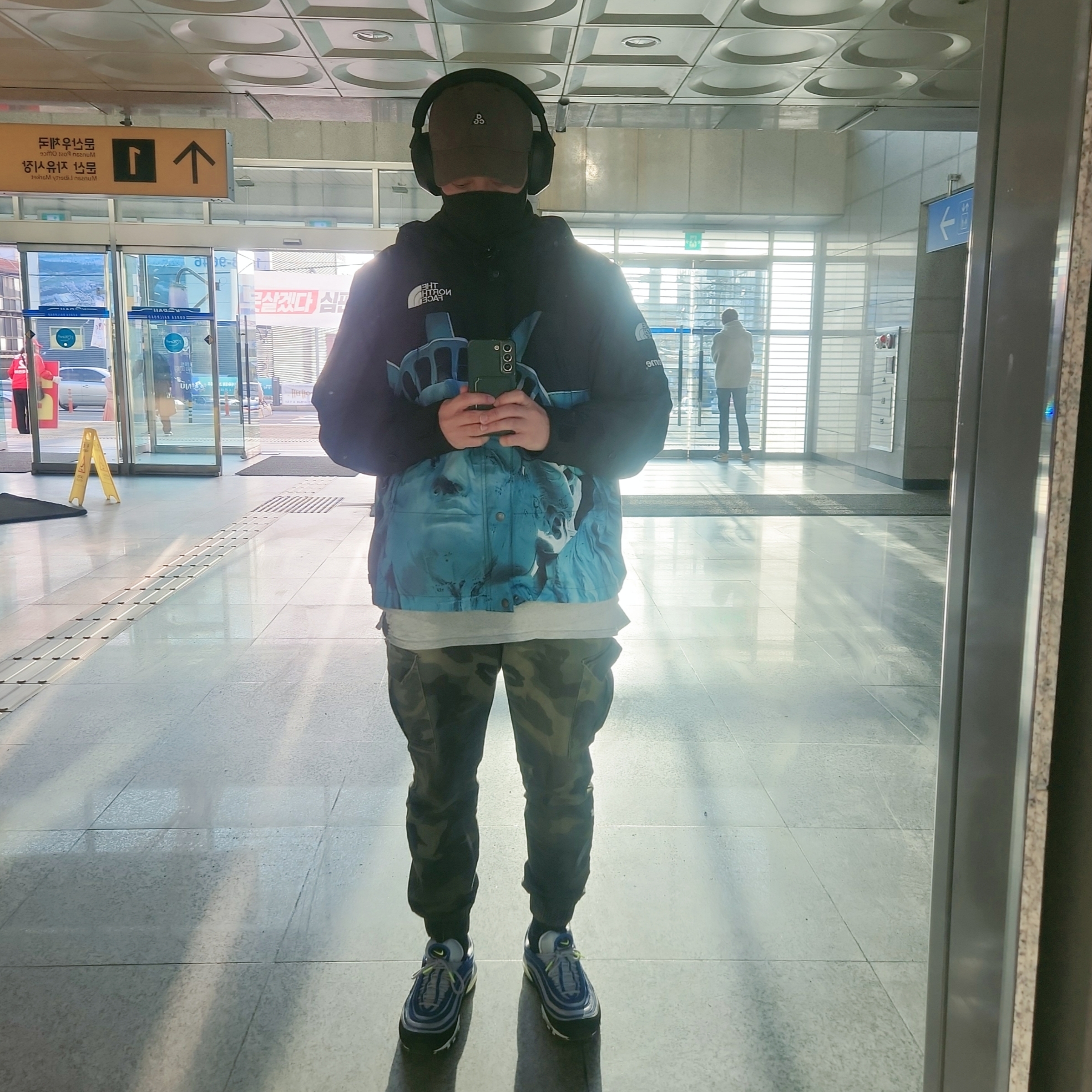 Supreme x The North Face Statue of Liberty Mountain Jacket Black - 19FW, Sony WH-1000XM5 Black (Korean Ver.) 착용 스타일