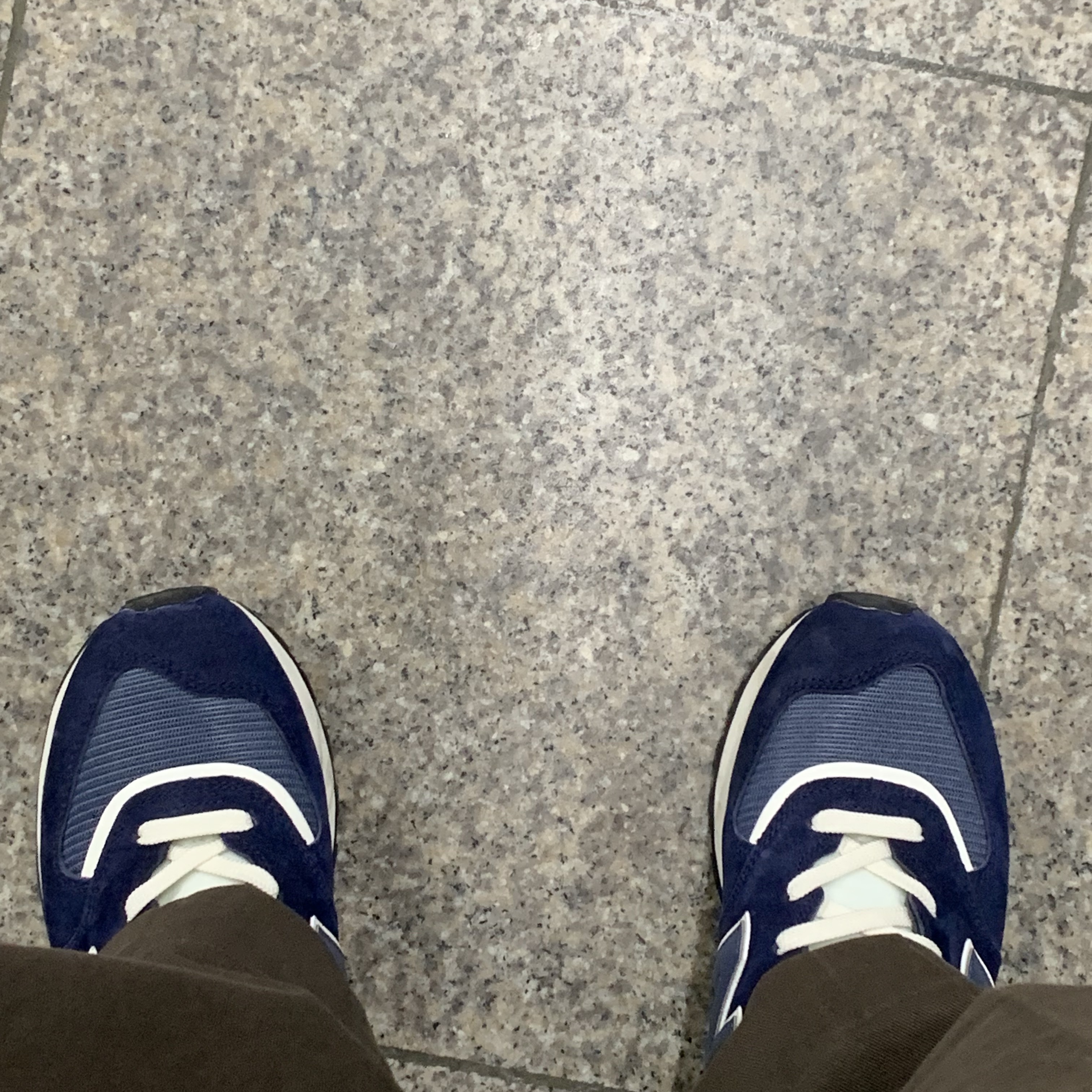 New Balance 574 Legacy Navy 착용 스타일