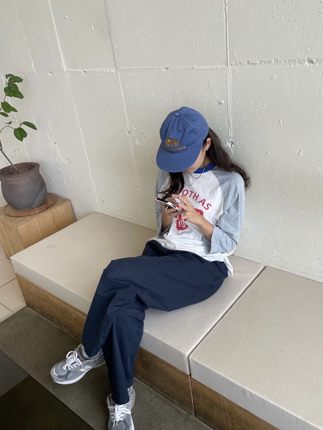 Hello Sunrise Washed OG Logo 6Panel Cap Denim Blue 착용 스타일