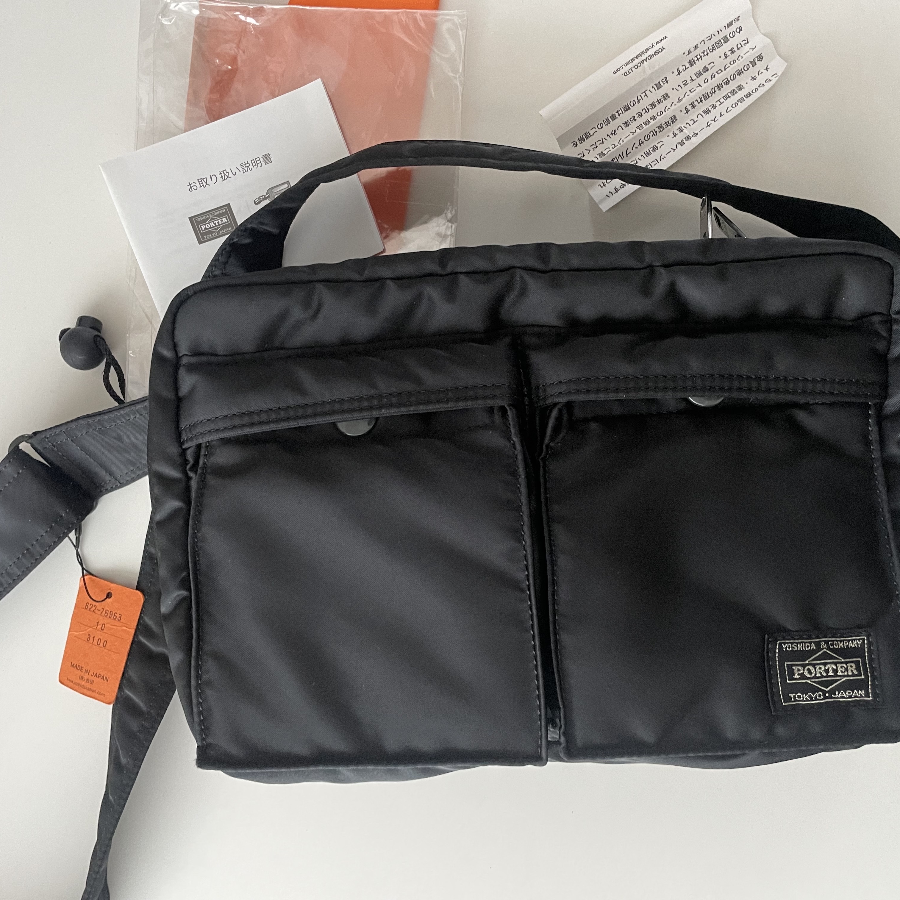 Porter Tanker Shoulder Bag S Black 착용 스타일