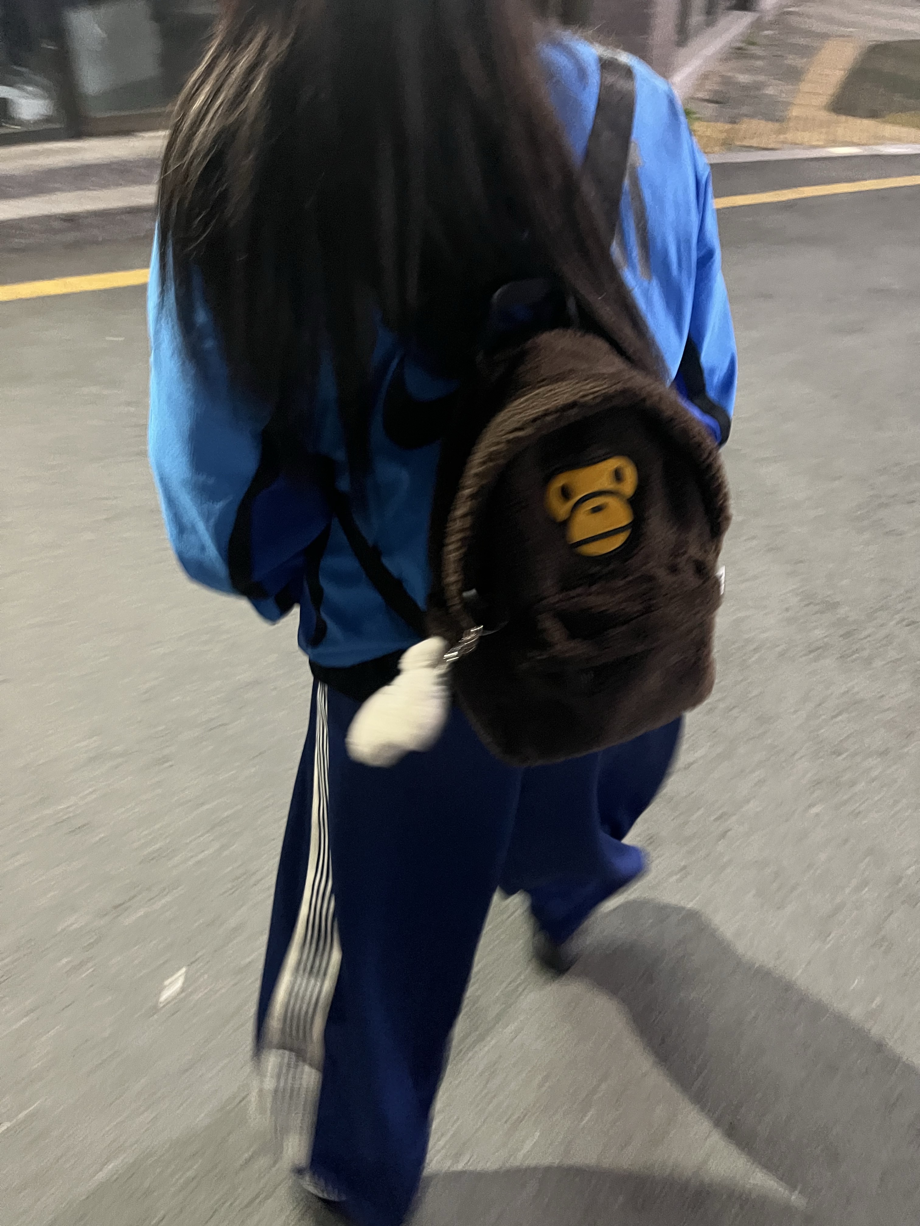 Sony WH-1000XM4 Midnight Blue (Korean Ver.), Needles H.D. Track Pants Poly Smooth Royal 착용 스타일 - 3