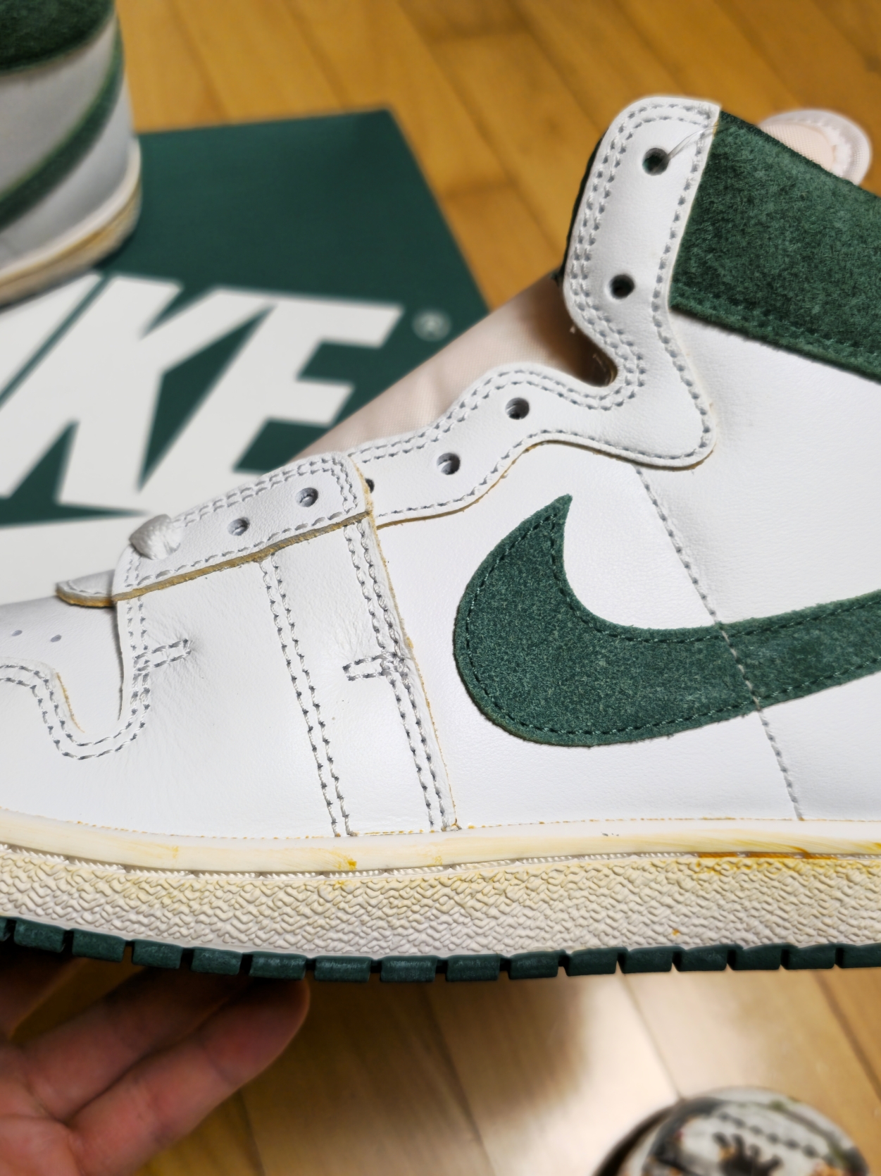Jordan x A Ma Maniere Air Ship Green Stone 착용 스타일 - 3