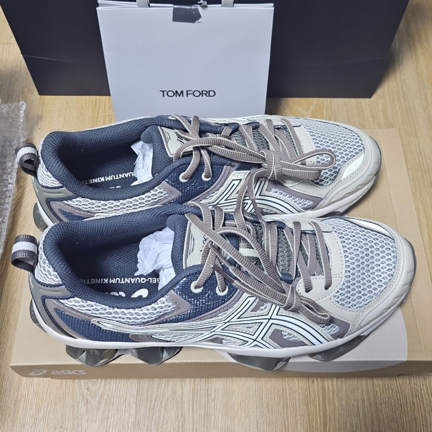 Asics Gel-Kayano 14 Cream Pure Silver, Asics Gel-Kayano Legacy White Black 착용 스타일 - 9