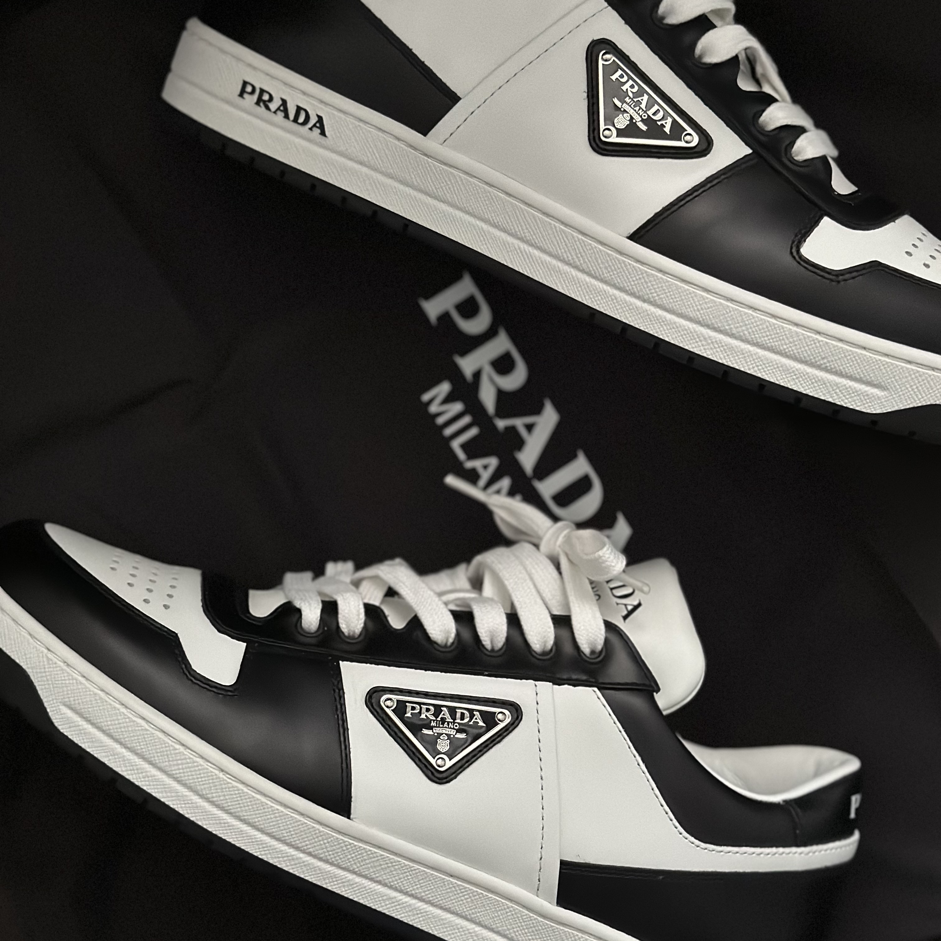 Prada Downtown Leather Sneakers White Black 착용 스타일 - 1