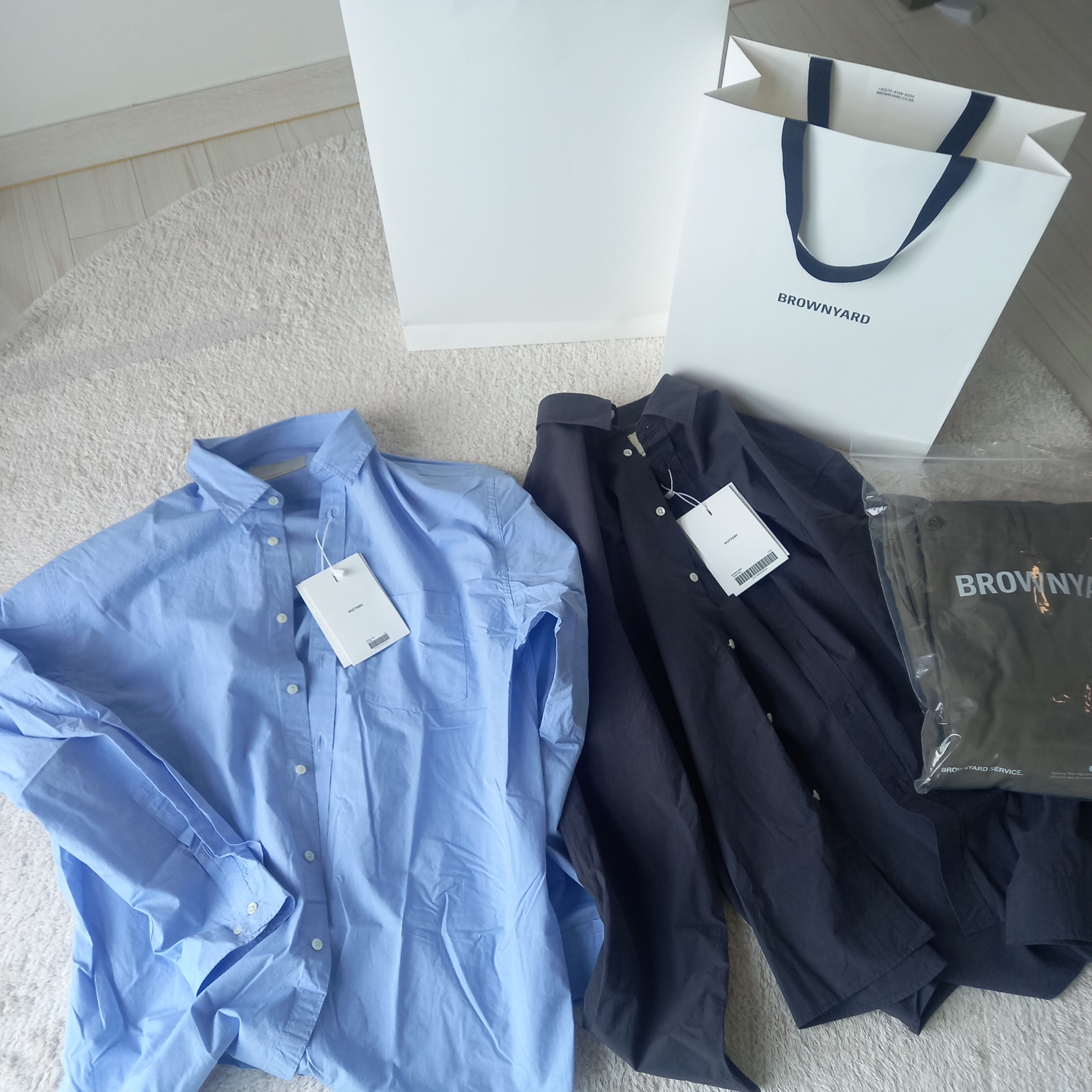 Pottery Comfort Shirt Giza Cotton 100/2 High Density Chambray Cloth Resilient Finish Blue, Wooyoungmi Cotton Back Logo T-Shirt White - 23FW 착용 스타일 - 6