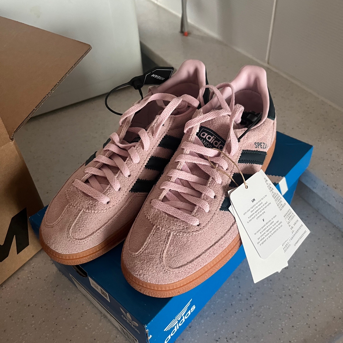 (W) Adidas Spezial Handball Clear Pink 착용 스타일 - 1
