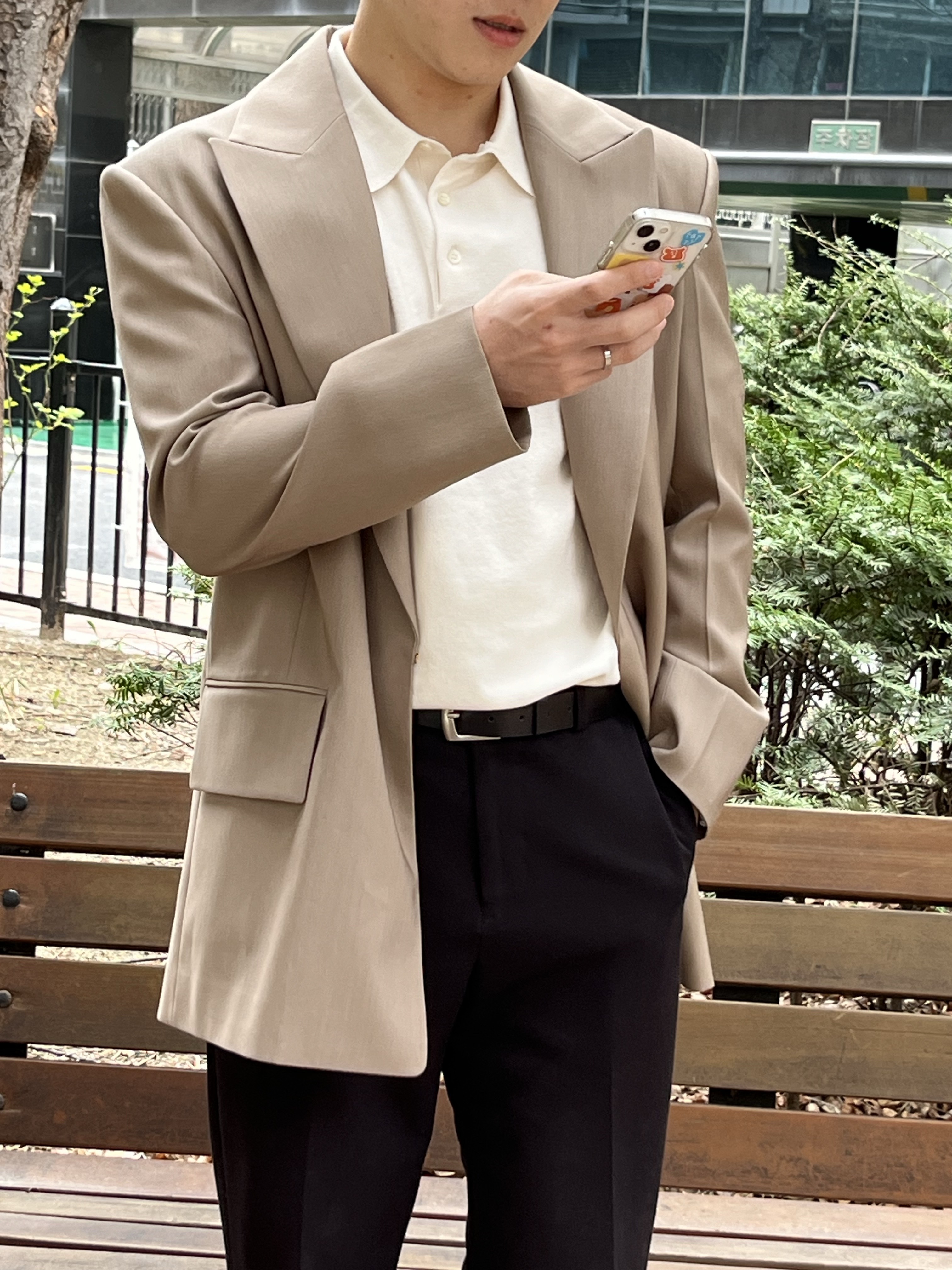 L'H.A.S Oversize 2-Tone Buttonless Jacket - Beige 착용 스타일 - 1