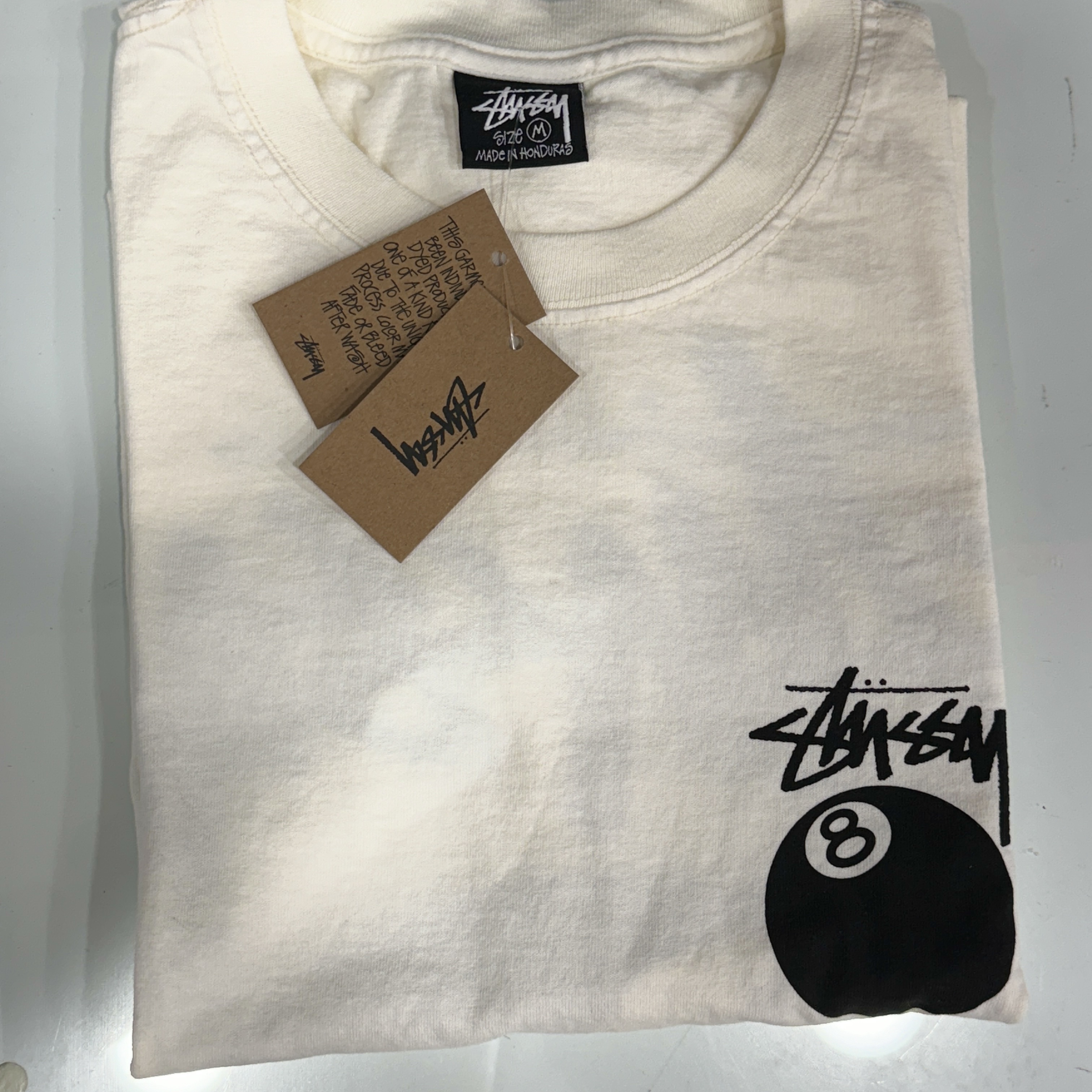 Stussy 8 Ball Pigment Dyed T-Shirt Natural 착용 스타일 - 1