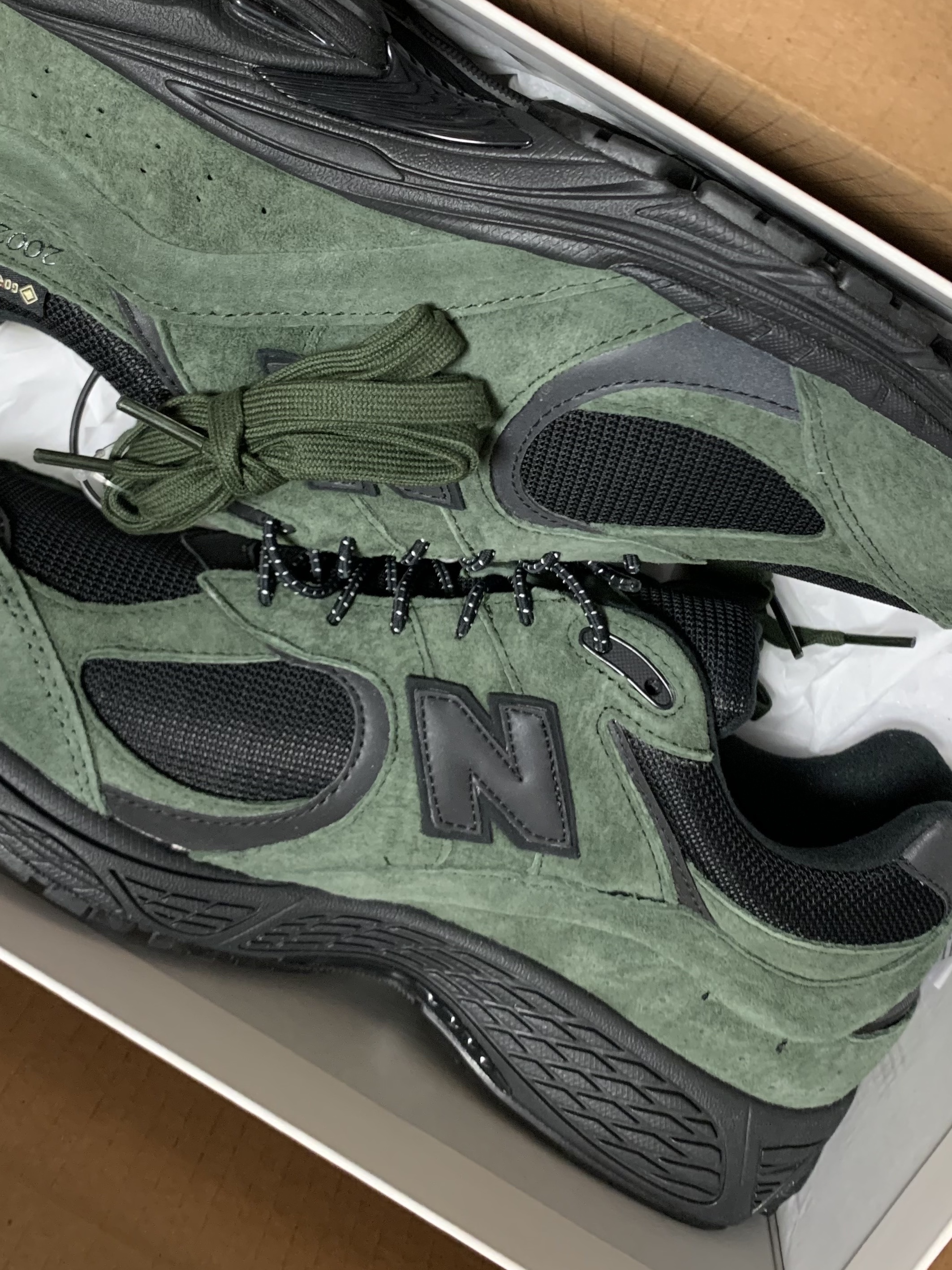 New Balance x JJJJound 2002R Gore-Tex Pine 착용 스타일 - 1