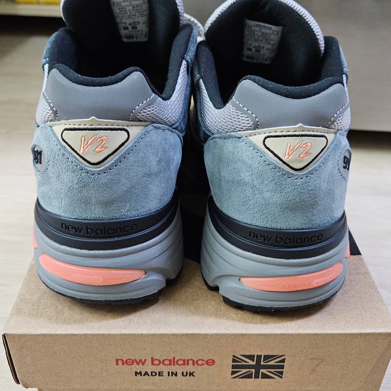 New Balance 991v2 Made in UK Blue Silver 착용 스타일 - 4