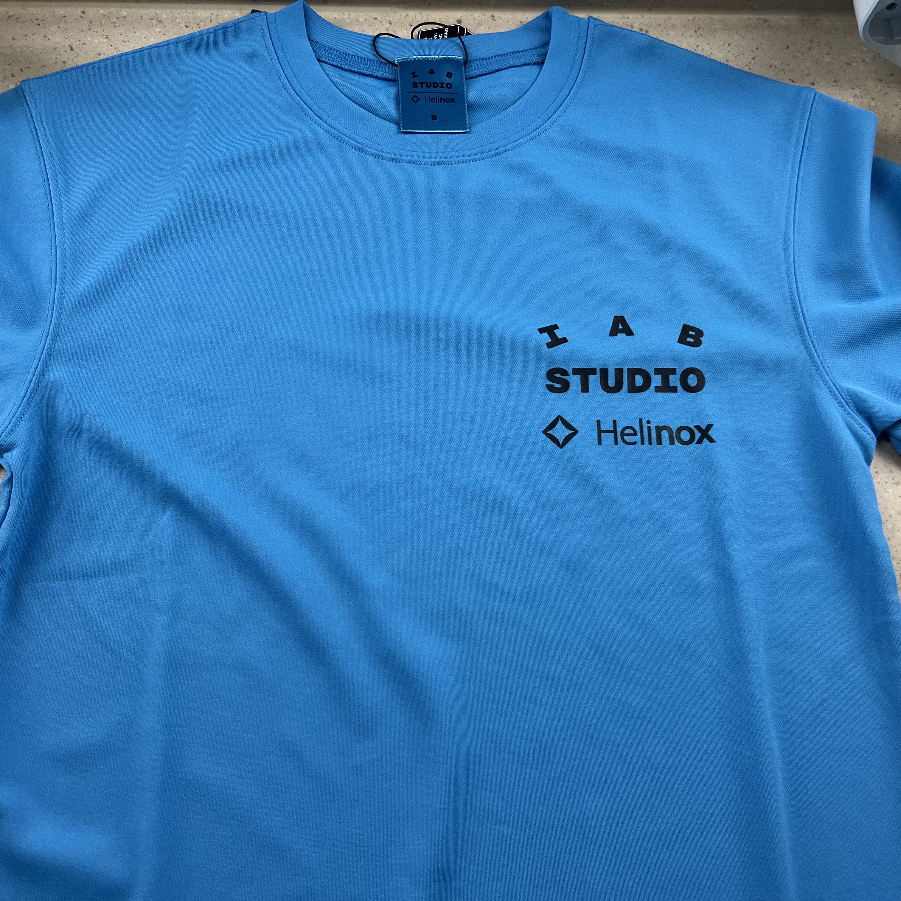 IAB Studio x Helinox T-Shirt Cyan Blue 착용 스타일 - 3