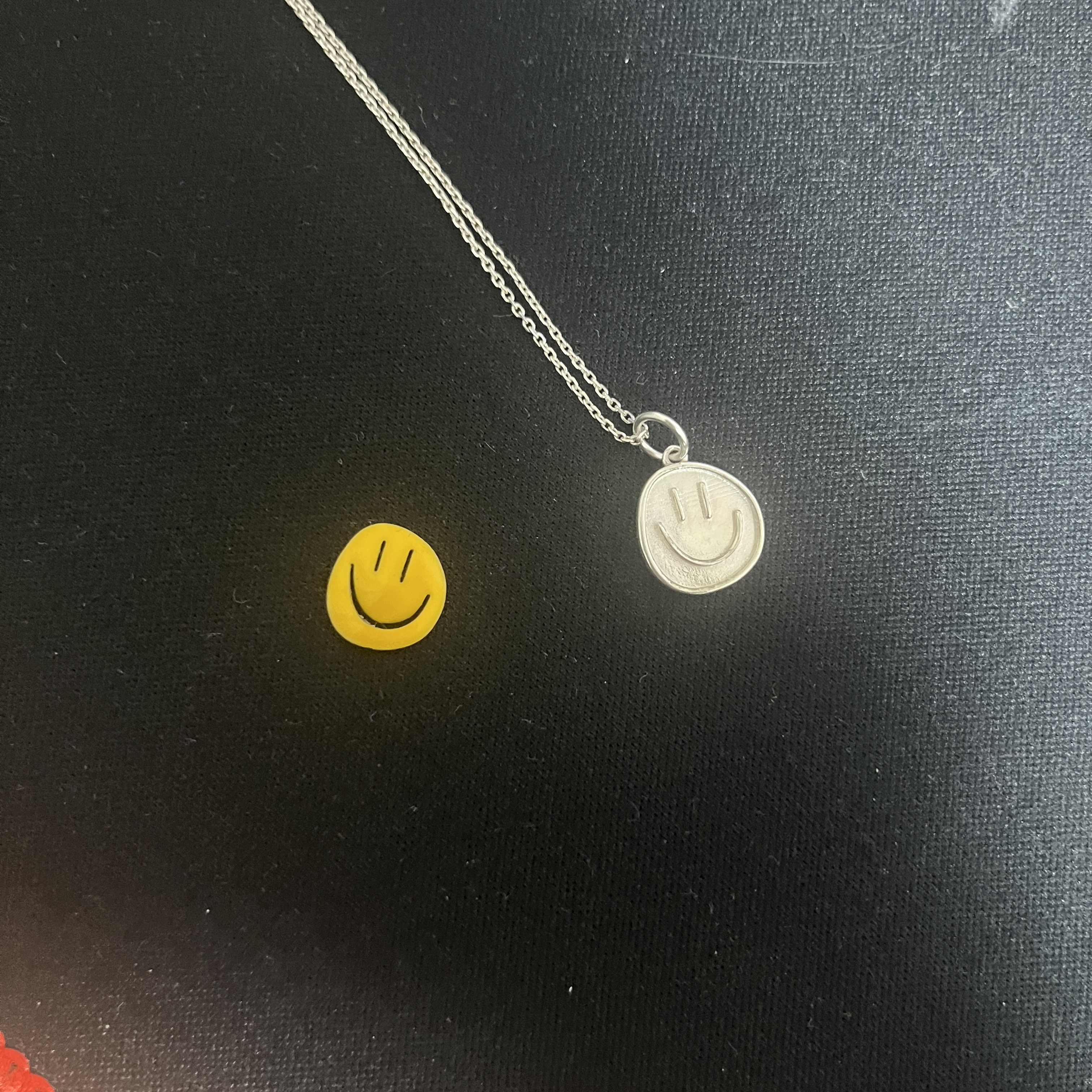 Frica Emo - Smile Necklace Silver 착용 스타일 - 2
