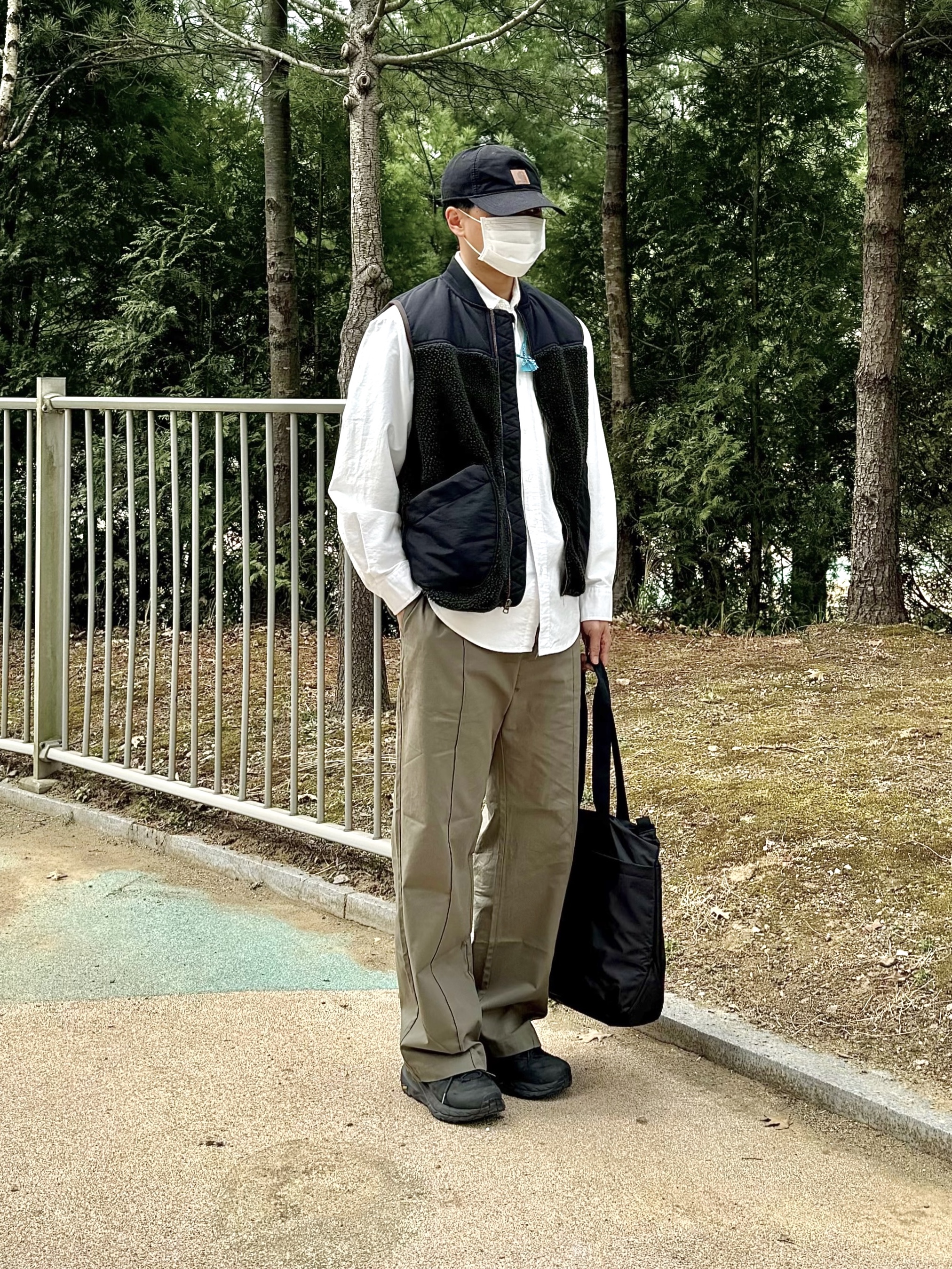 Hoka Kaha 2 Low Gore-Tex Black, Carhartt Canvas Cap Black 착용 스타일 - 1