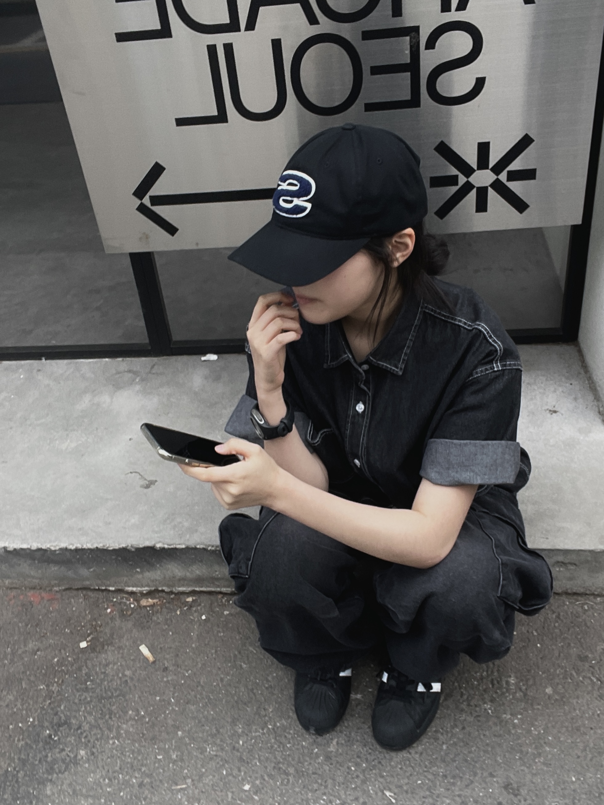 Stussy Chenille S Low Pro Cap Black, Adidas Superstar Core Black White 착용 스타일 - 1