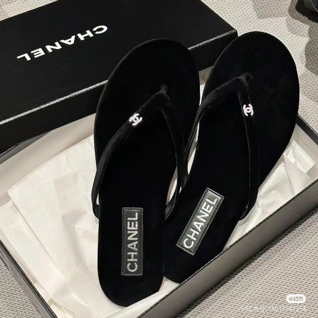 (W) Chanel Thongs Velvet & Black 착용 스타일