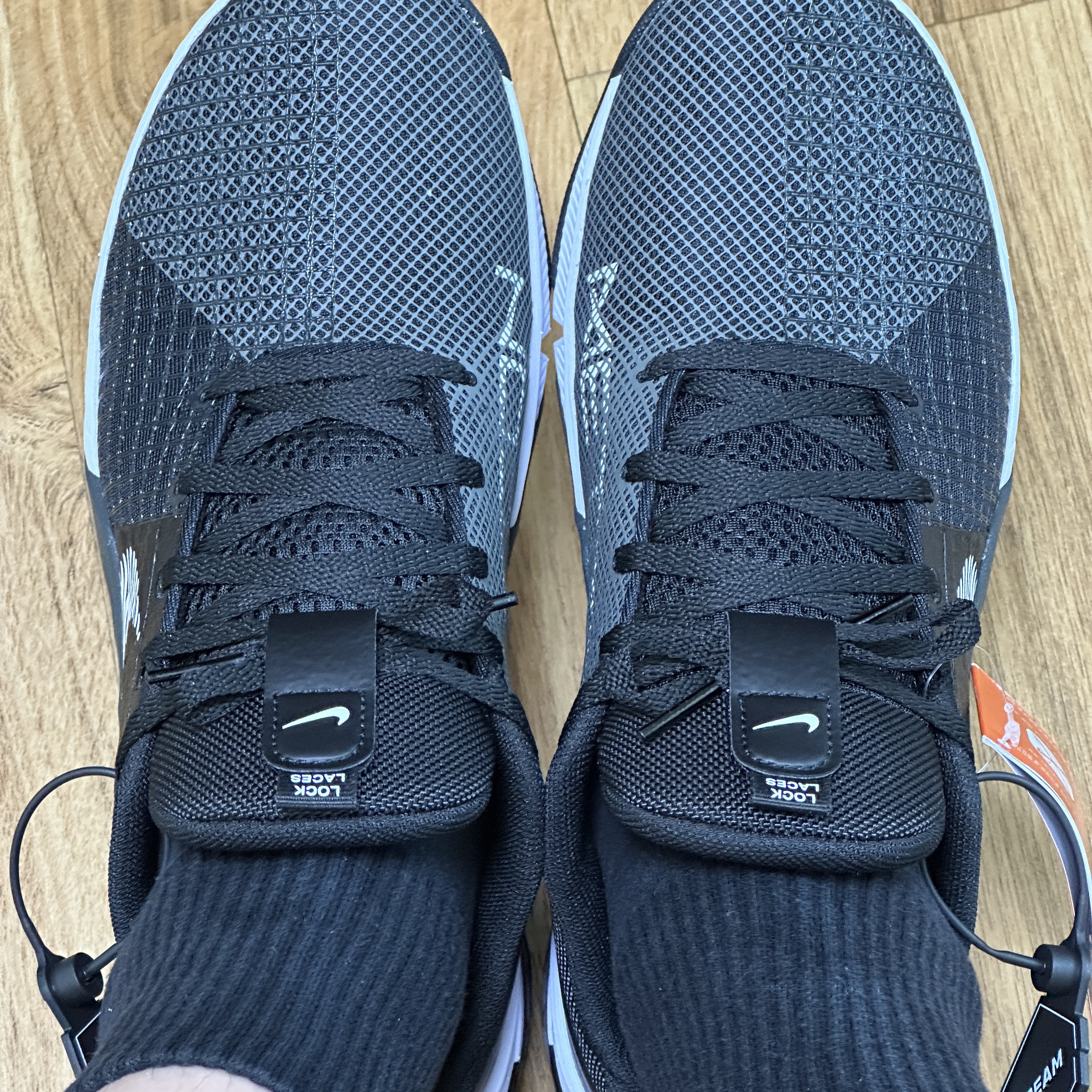 Nike Metcon 8 Black White 착용 스타일 - 1