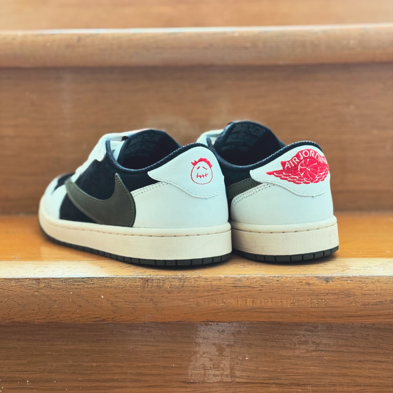 (W) Jordan 1 x Travis Scott Retro Low OG SP Medium Olive 착용 스타일
