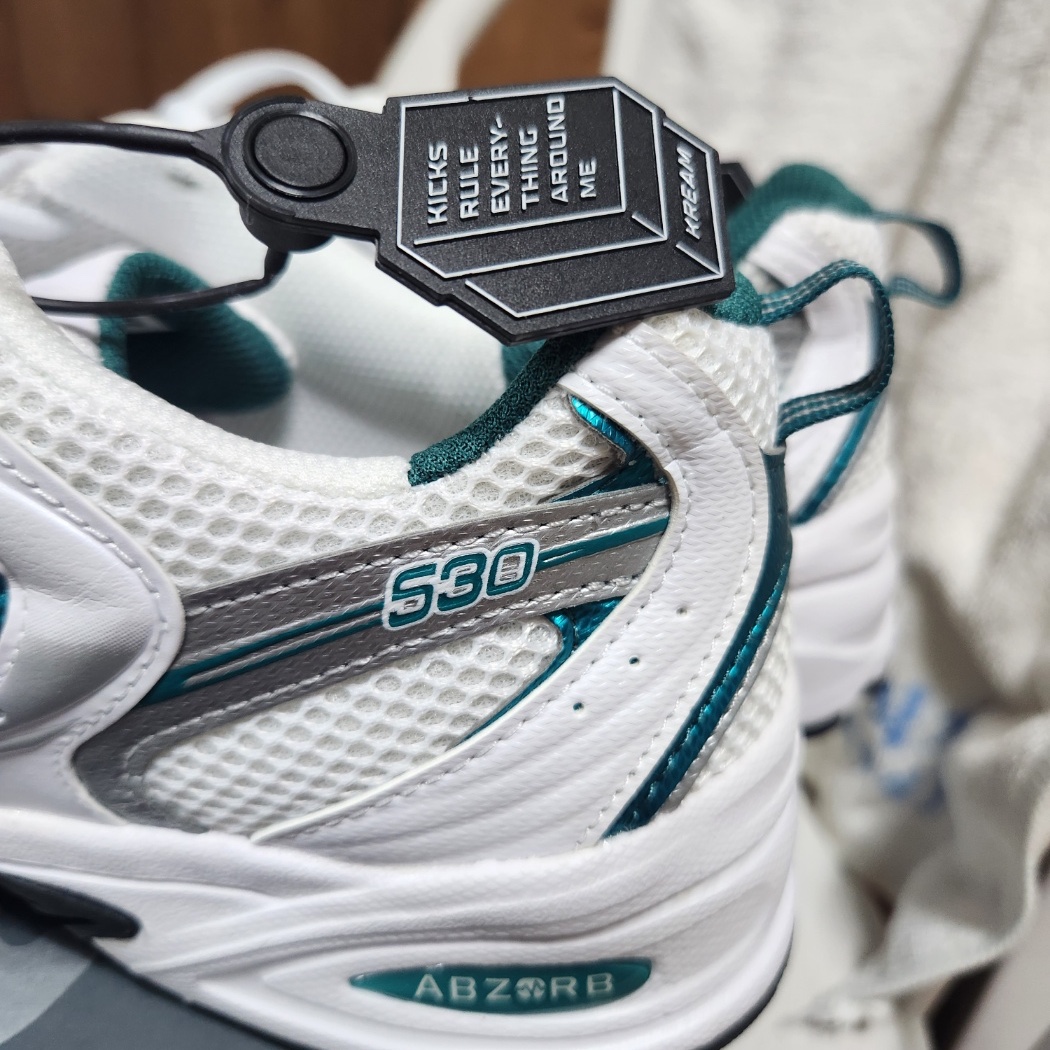 New Balance 530 White Mint 착용 스타일