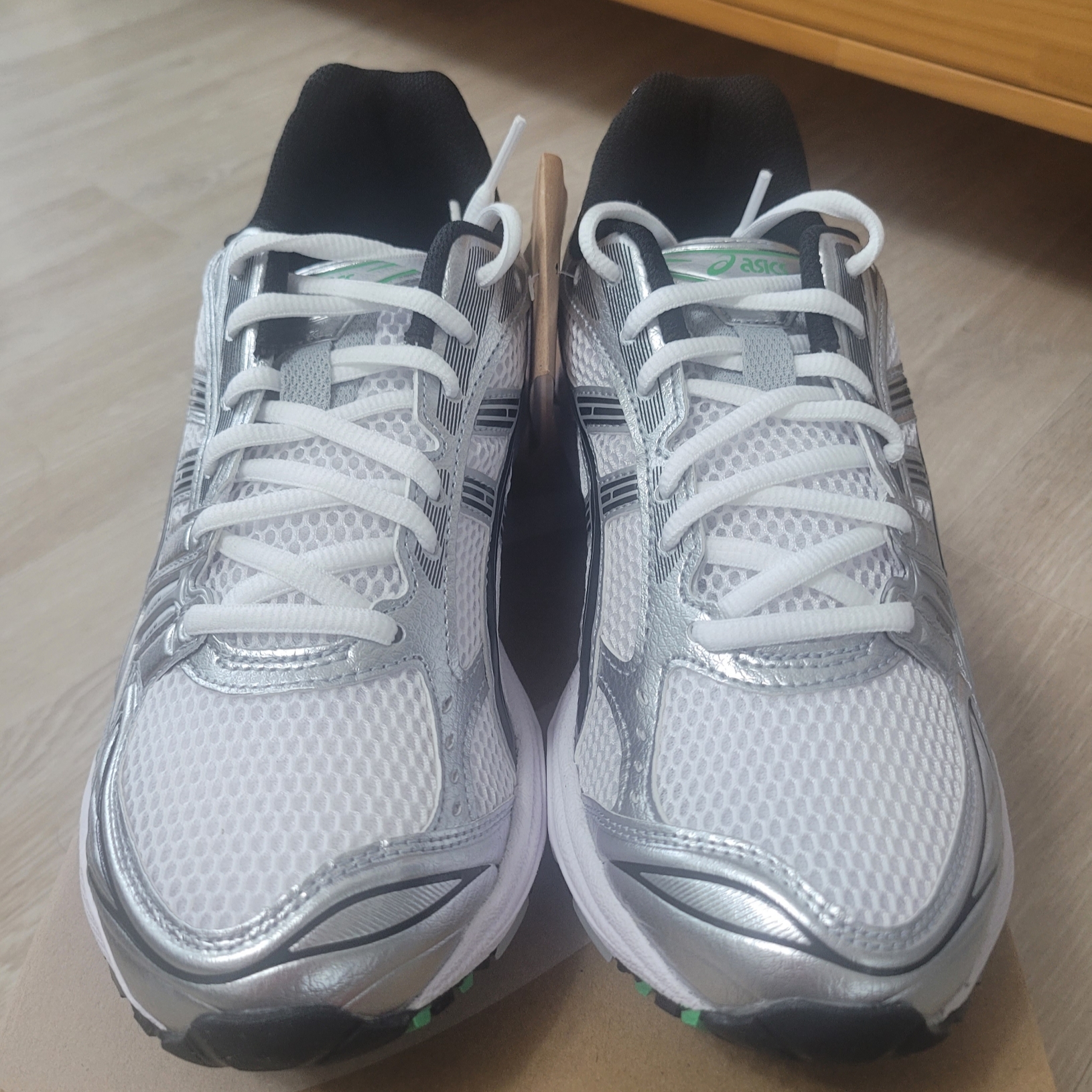 Asics Gel-Kayano 14 White Malachite Green 착용 스타일 - 2
