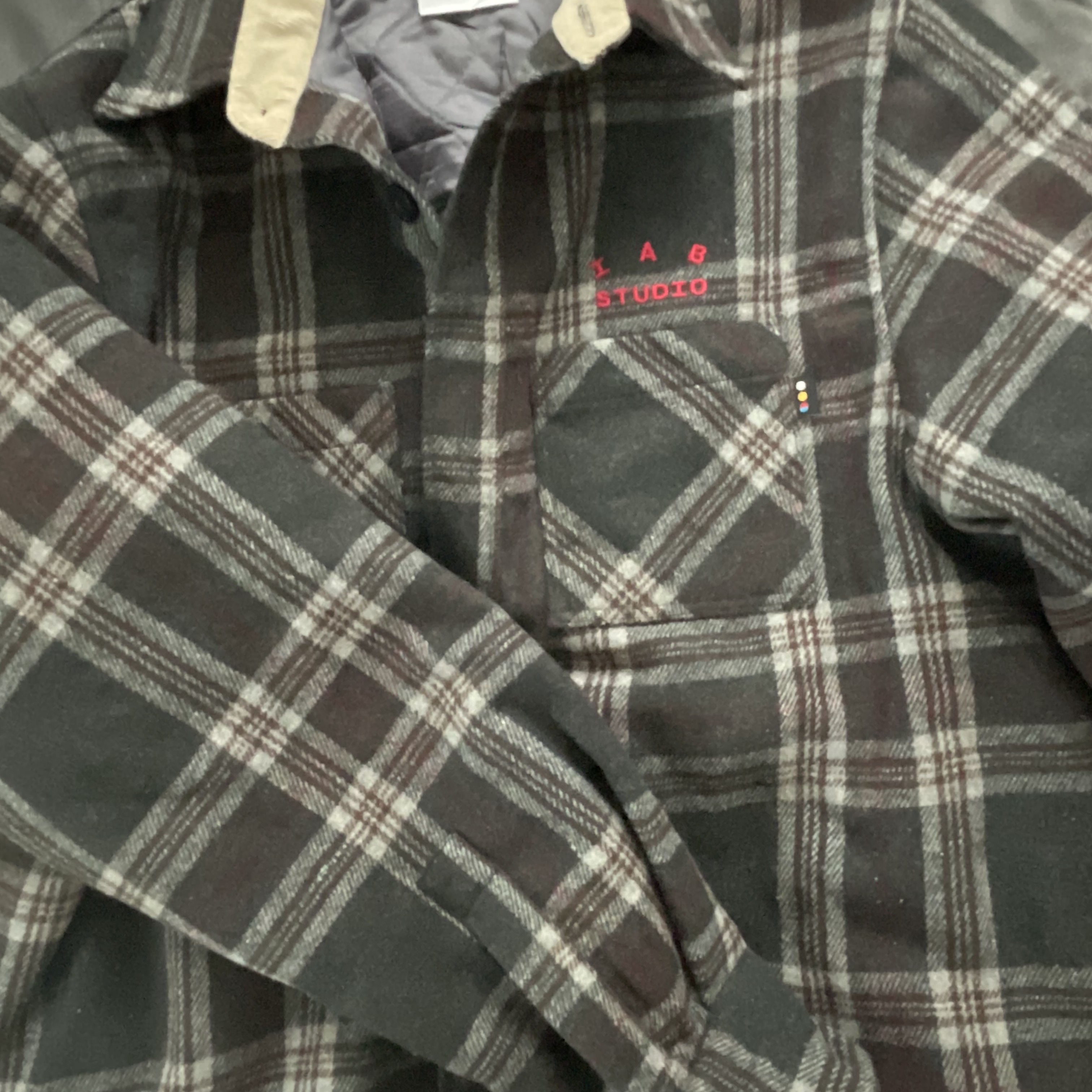 IAB Studio Check Shirt Jacket Gray Red 착용 스타일