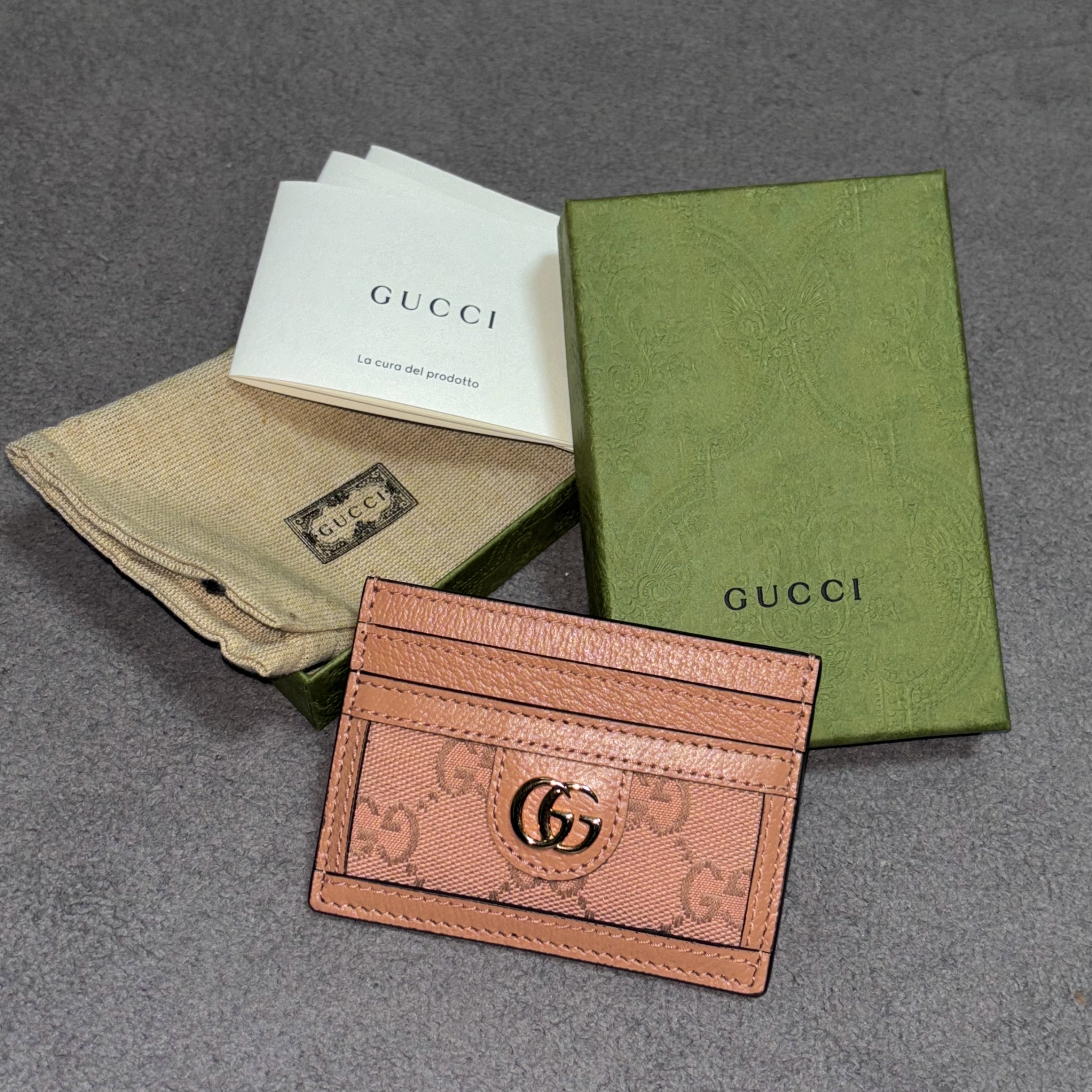 Gucci Ophidia GG Card Case Pink Canvas 착용 스타일 - 1