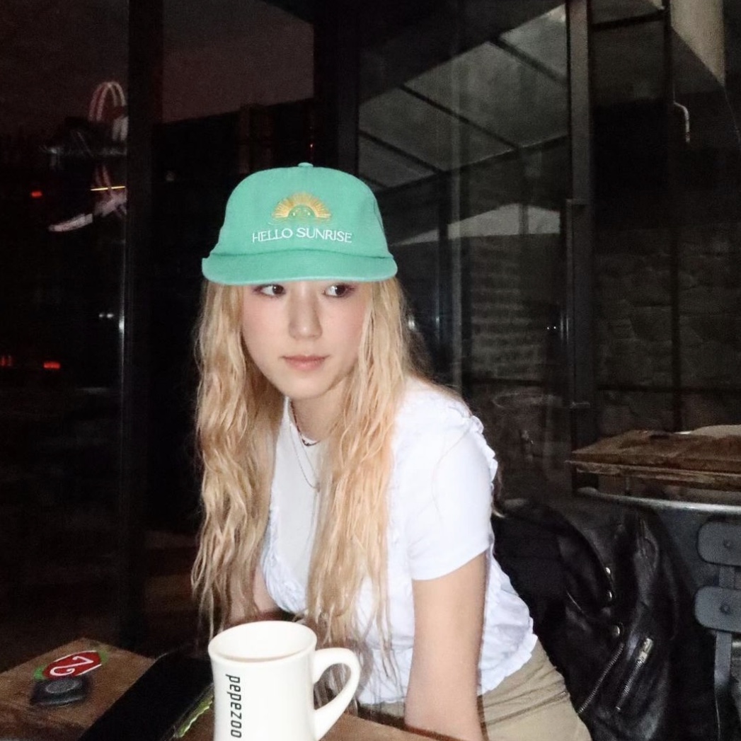 Hello Sunrise Washed Two Tone Logo 6Panel Cap Green, Hello Sunrise Washed Two Tone Logo 6Panel Cap Brown 착용 스타일