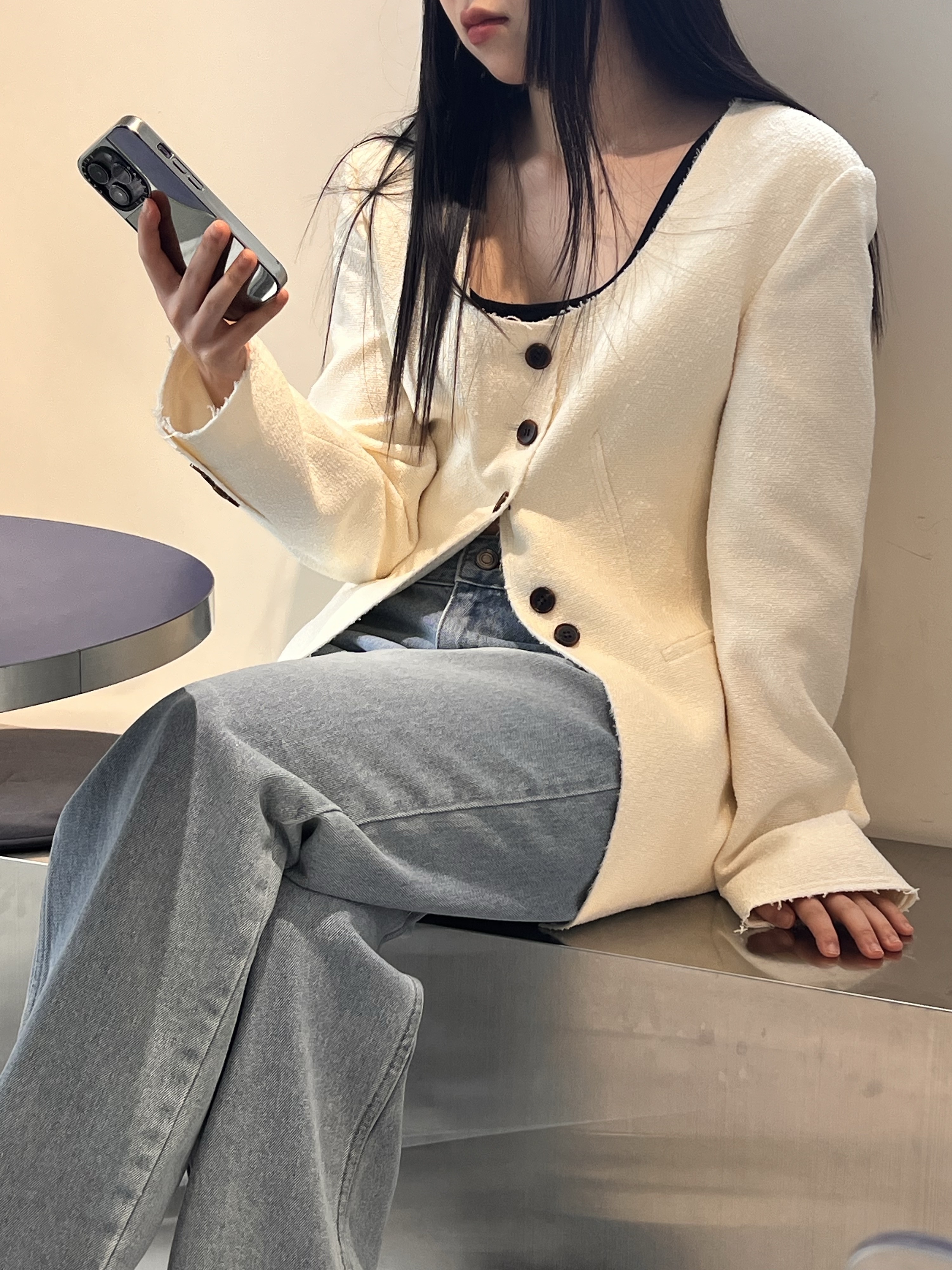 L'H.A.S Scoop Neck Slim Fit Jacket - Ivory 착용 스타일 - 1