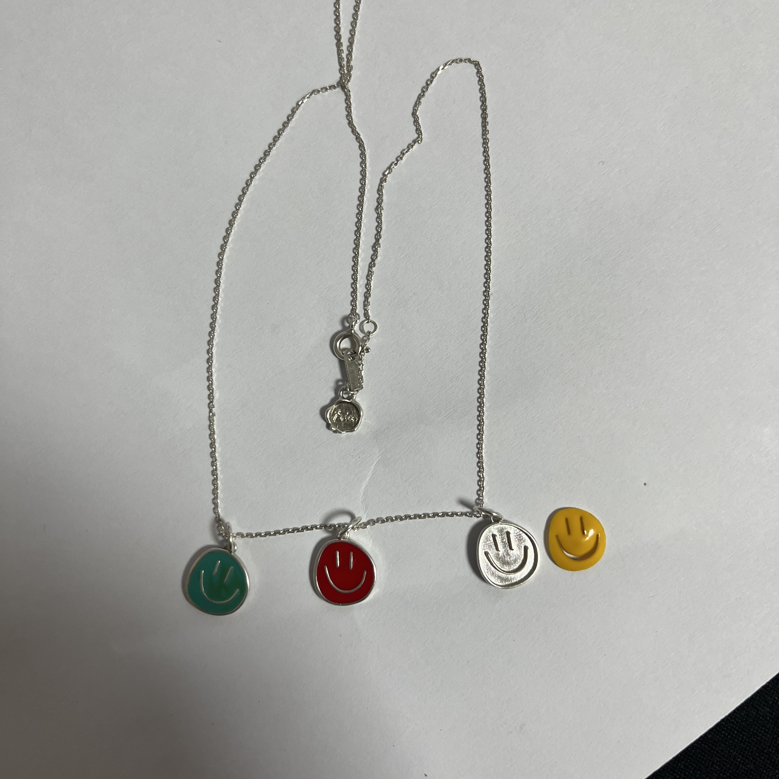 Frica Emo - Smile Necklace Silver 착용 스타일 - 1