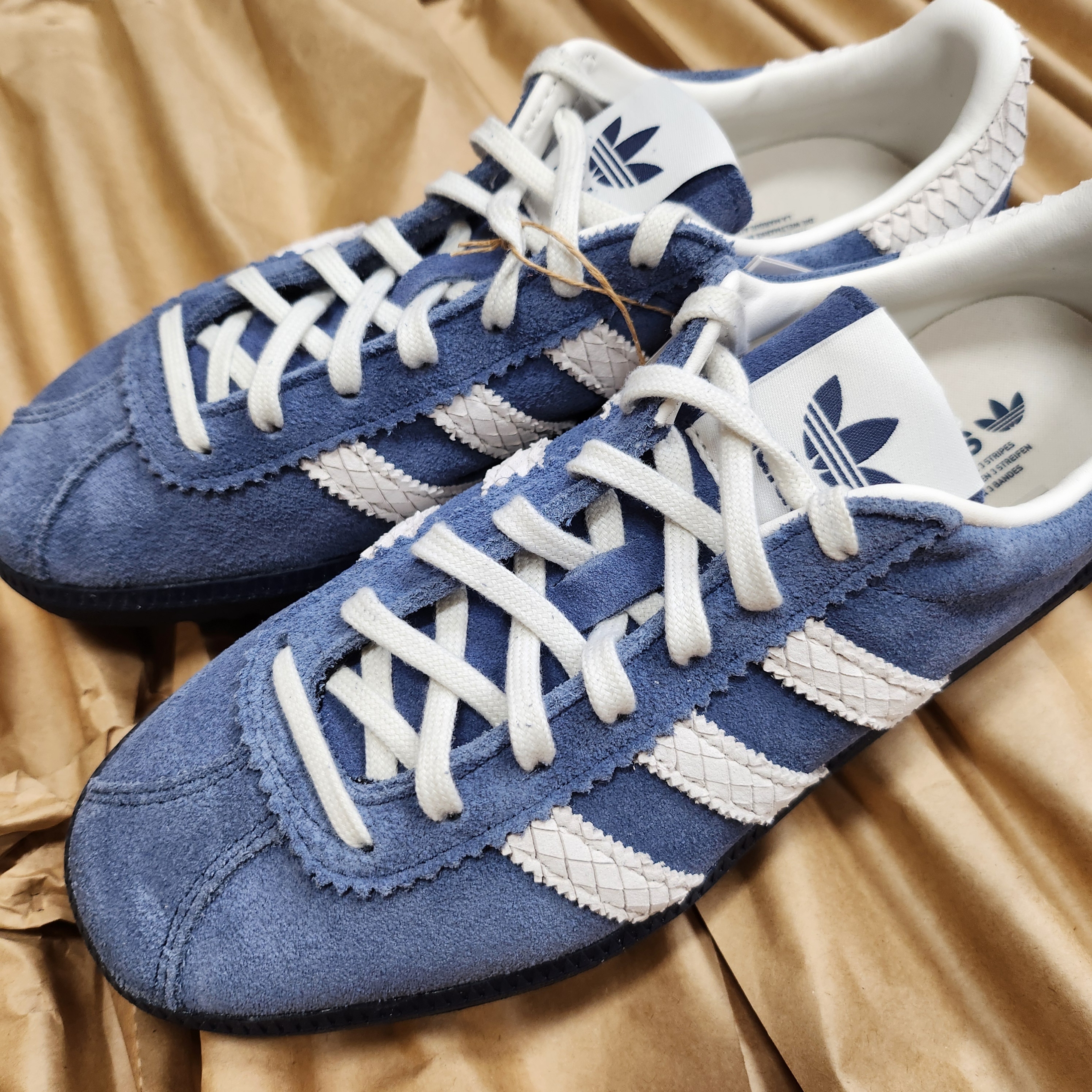 (W) Adidas Bermuda Night Indigo Preloved Ink 착용 스타일 - 3