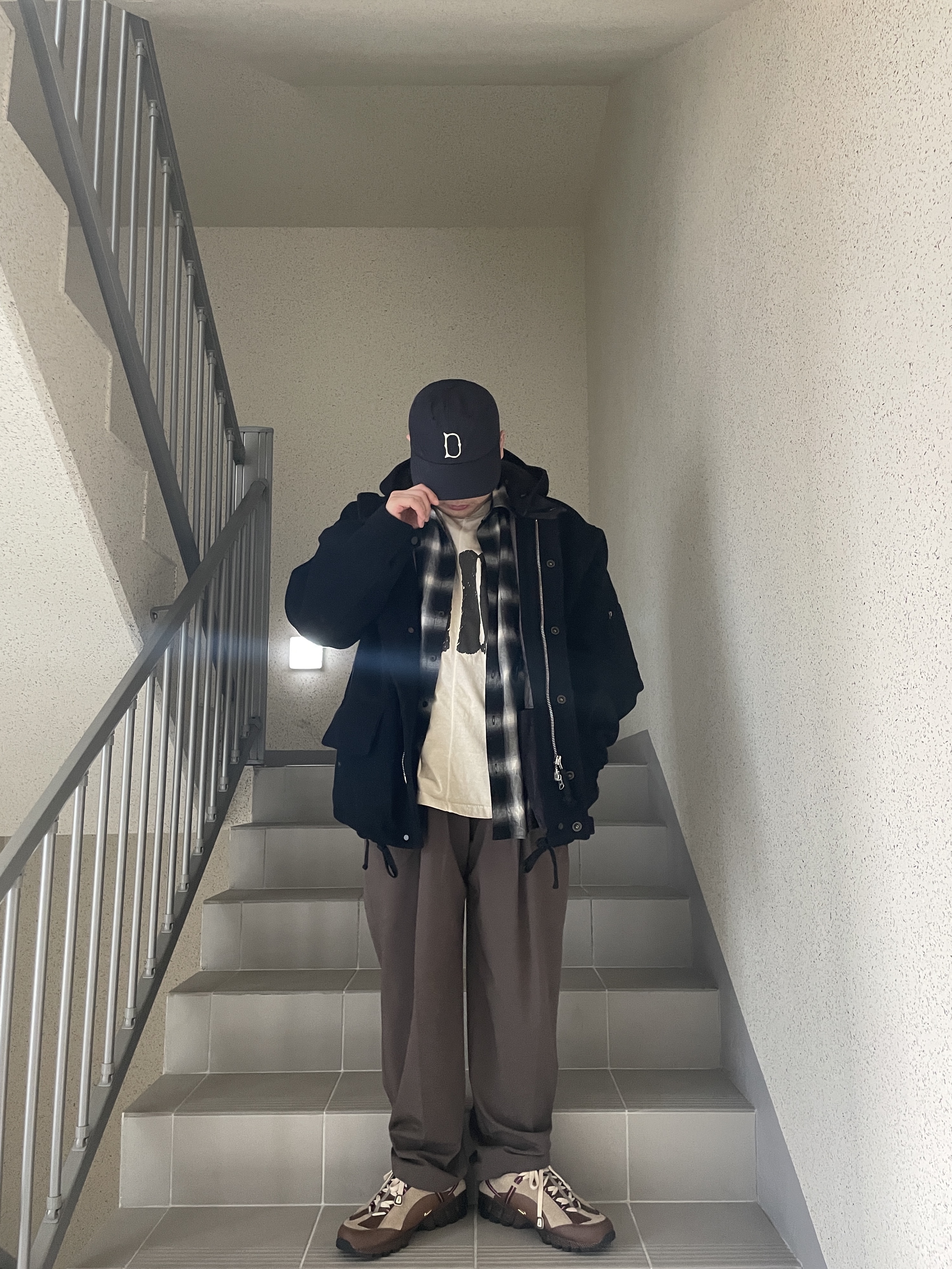 Nike x Jacquemus Air Humara LX Ale Brown and Gold 착용 스타일 - 4