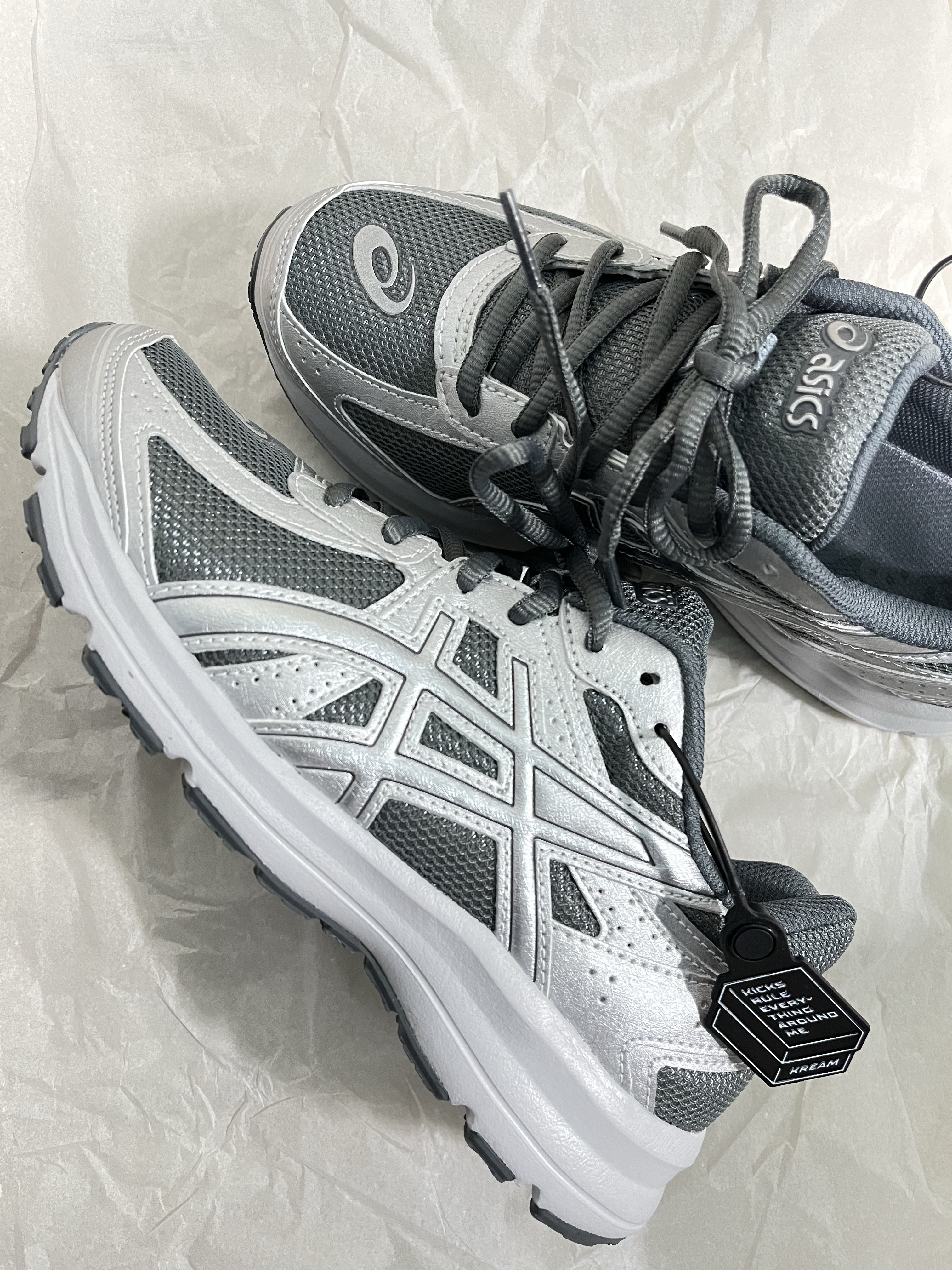 Asics Jog 100 S SMU Sheet Rock Pure Silver - 2E Wide 착용 스타일