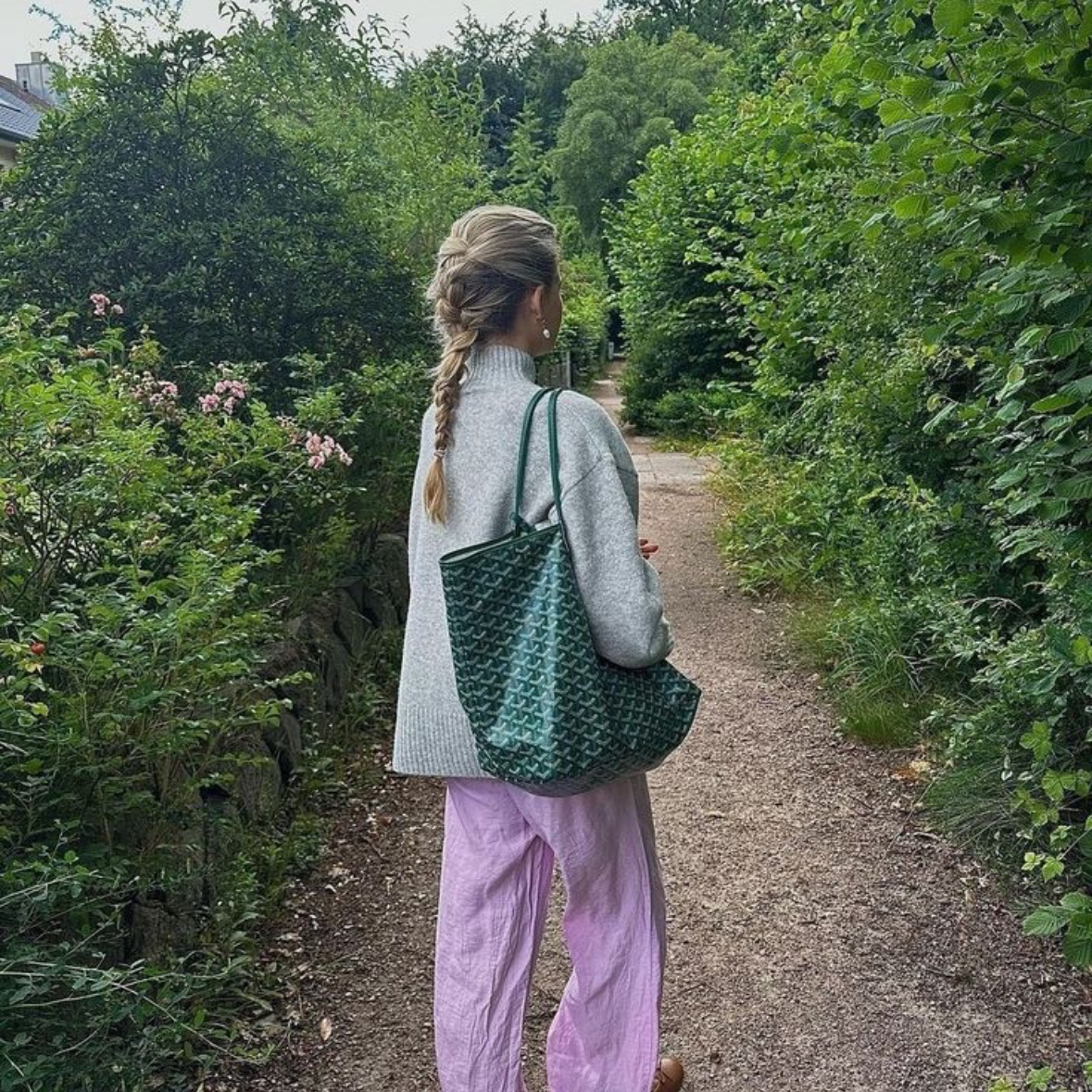 Goyard Saint Louis GM Bag Green, (W) Adidas Gazelle Bold Pink Glow Victory Blue 착용 스타일 - 2
