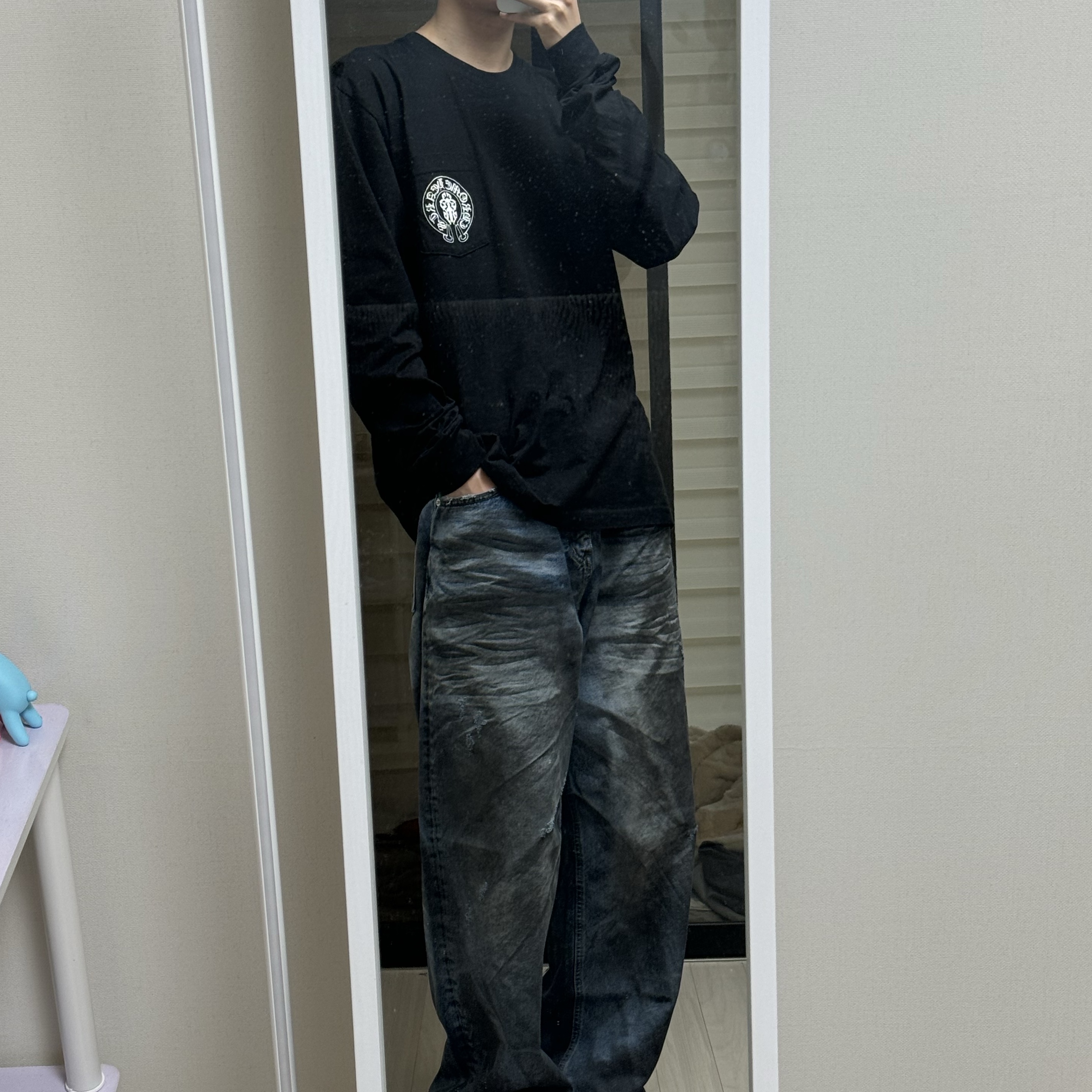 Chrome Hearts American Flag Dagger LS T-Shirt Black 착용 스타일 - 3