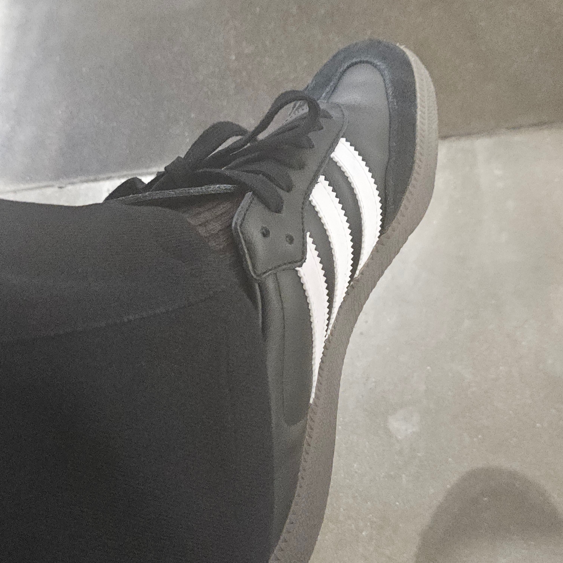 Adidas Samba OG Black White Gum 착용 스타일