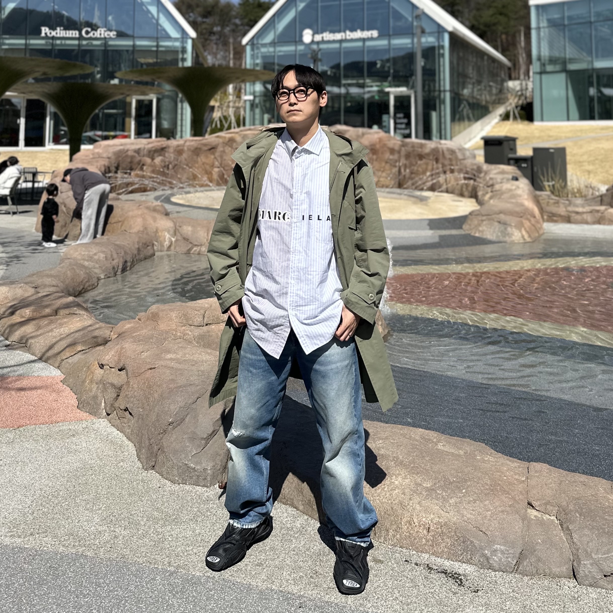 (W) Balenciaga Tyrex Sneakers Black, MM6 Pin Stripe Logo Shirt Multicolor 착용 스타일 - 2