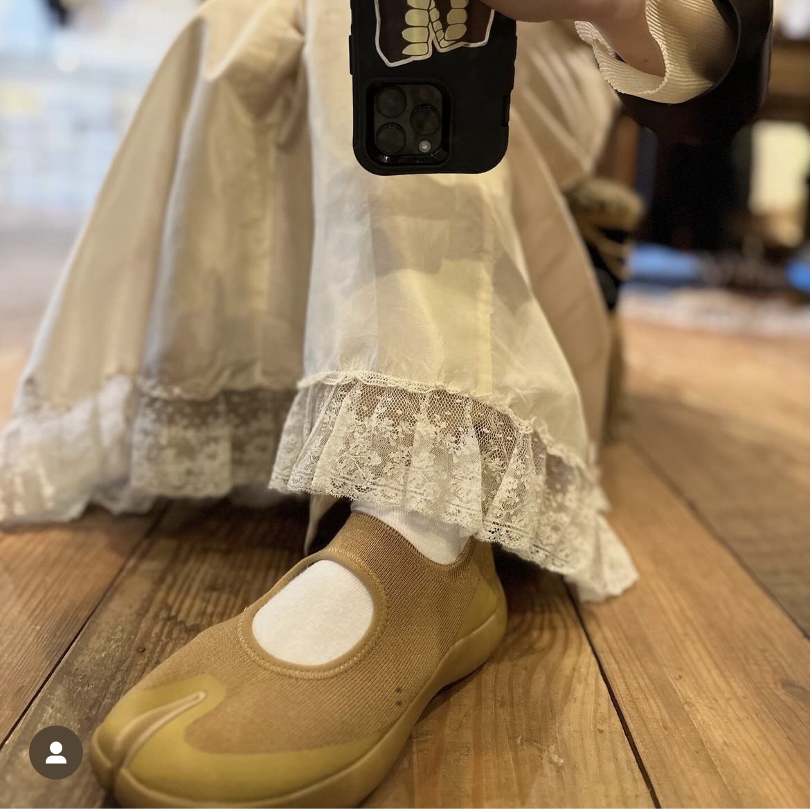 Tabi Sandal Brown 착용 스타일 - 2