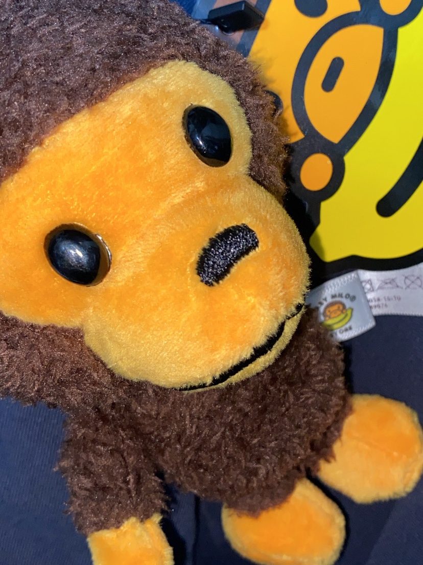 BAPE Baby Milo Plush Doll Key Chain 12cm Brown, BAPE Baby Milo Plush Doll Brown 착용 스타일 - 1