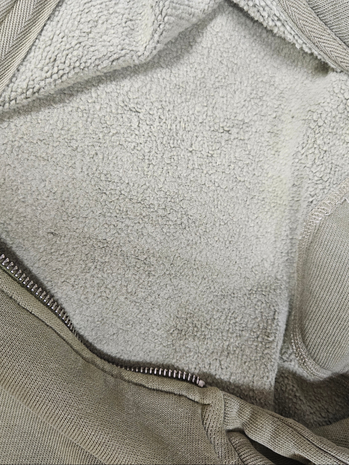 Stussy 8 Ball Pigment Dyed Zip Hoodie Olive 착용 스타일 - 5