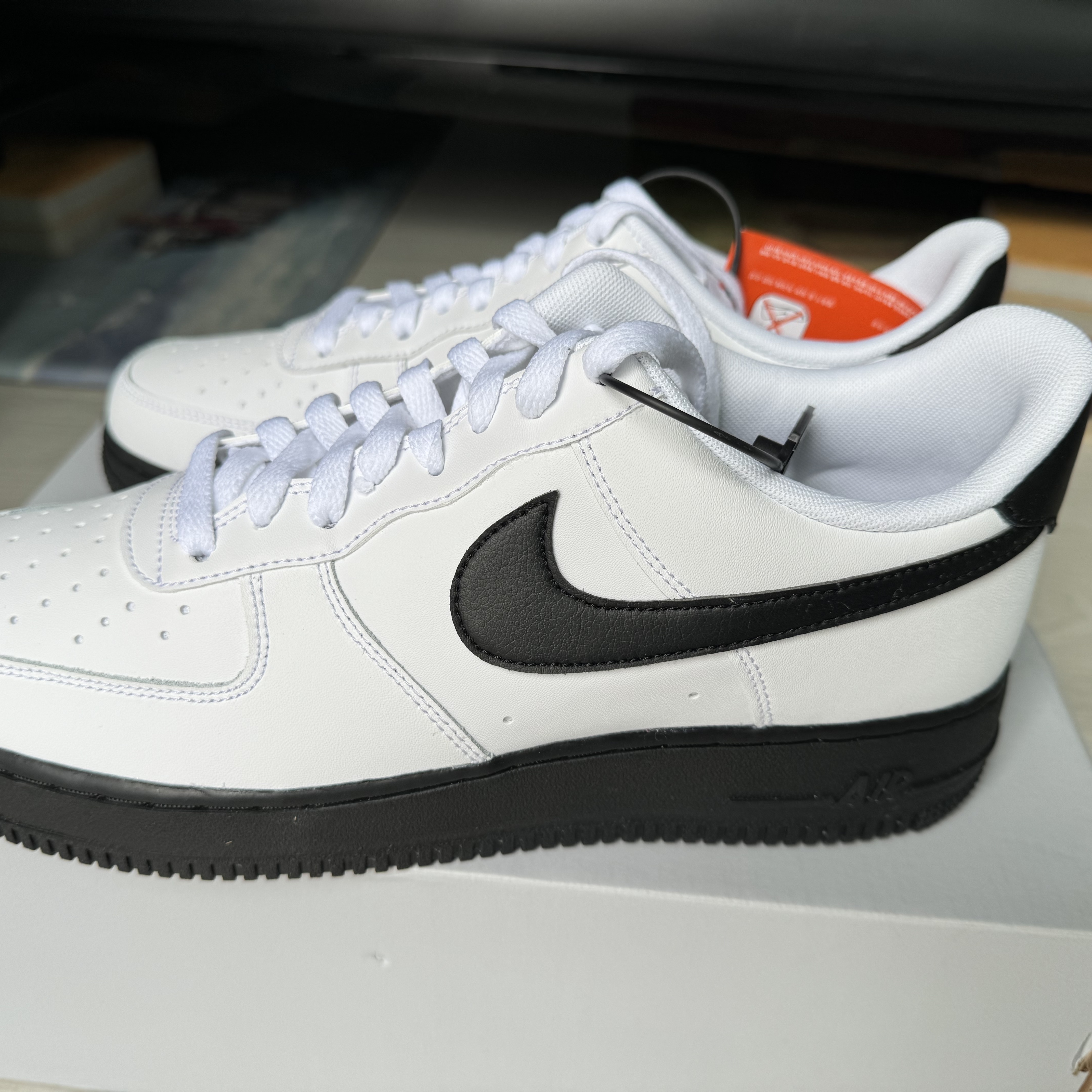 Nike Air Force 1 Low White Black Midsole 착용 스타일 - 2