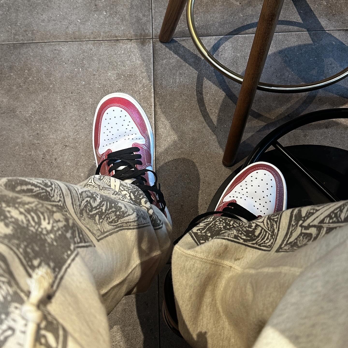 Saint Mxxxxxx x Denim Tears Mural Sweatpants Grey - 23SS, Jordan 1 x Trophy Room Retro High OG SP Chicago 착용 스타일 - 3
