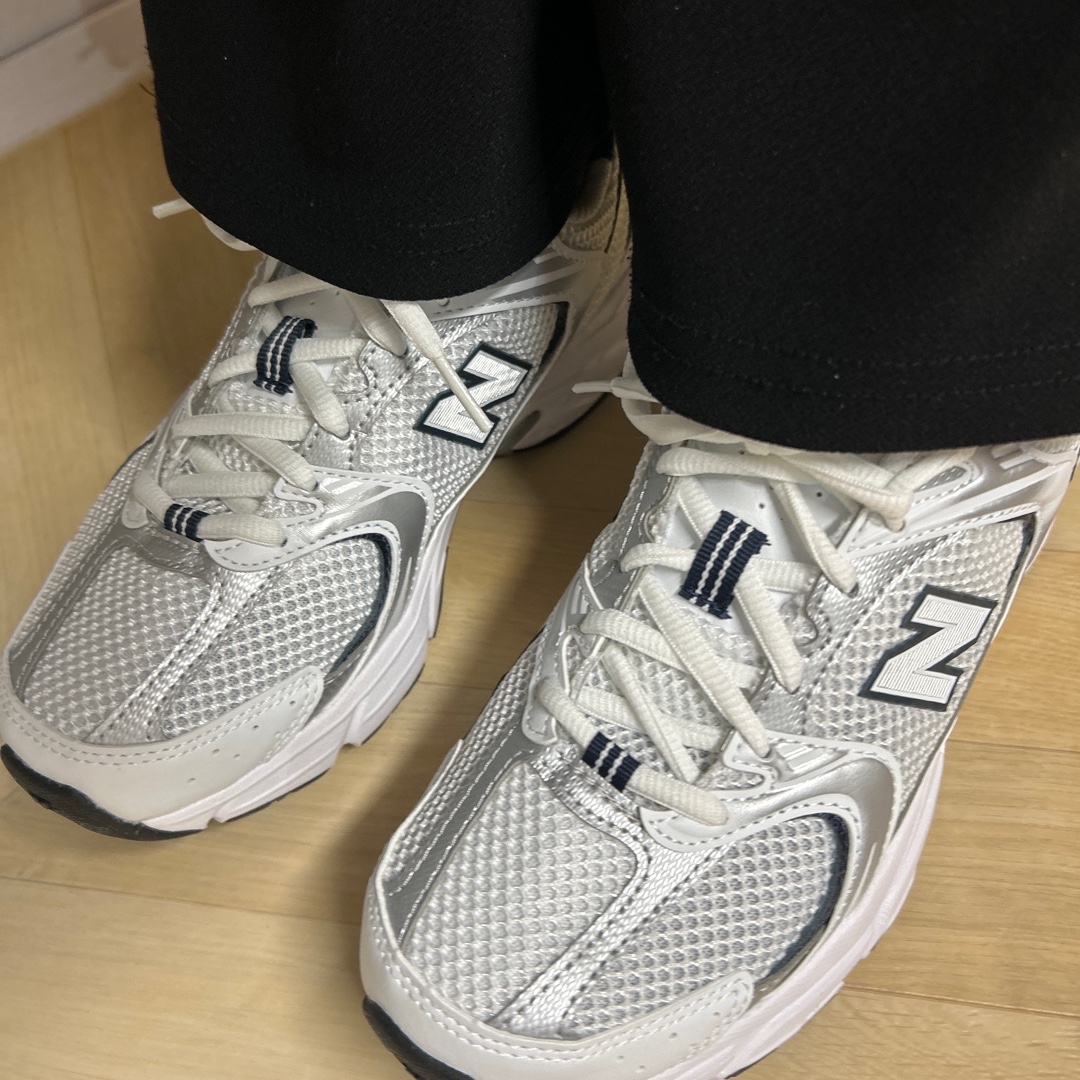 New Balance 530 White 착용 스타일