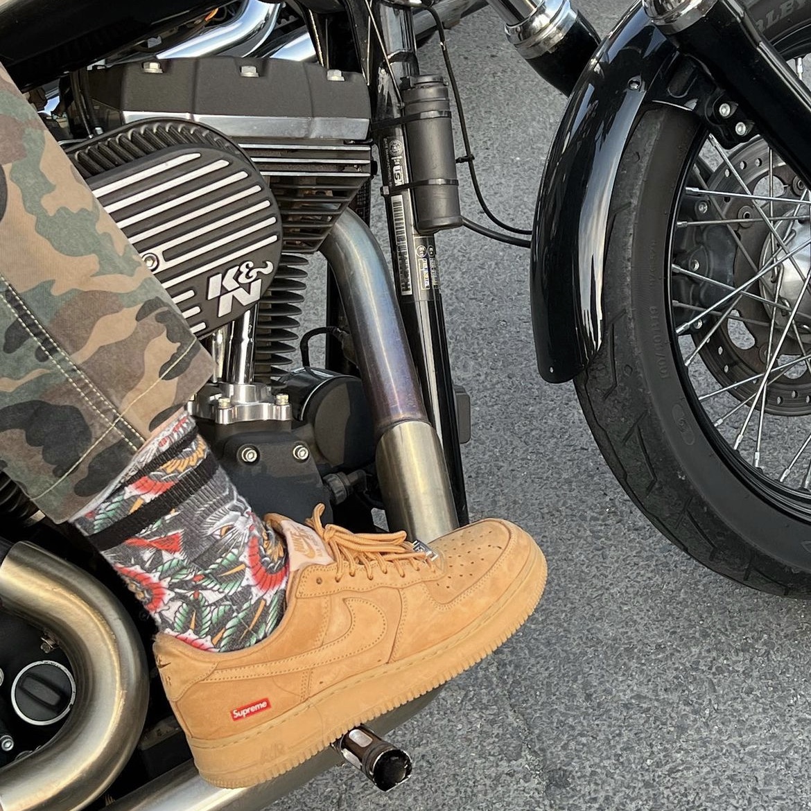 Nike x Supreme Air Force 1 Low Flax 착용 스타일 - 4