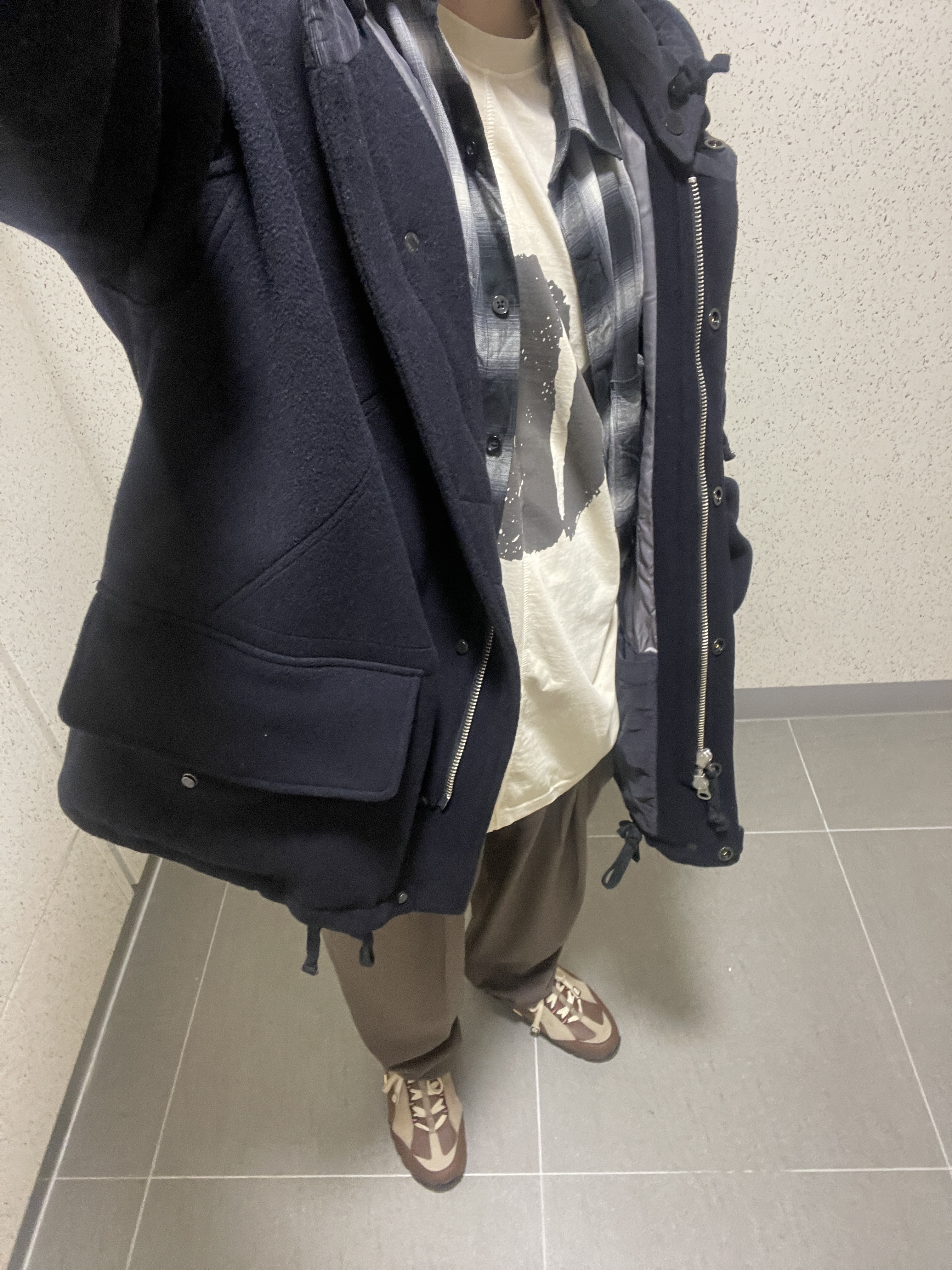 Nike x Jacquemus Air Humara LX Ale Brown and Gold 착용 스타일 - 2